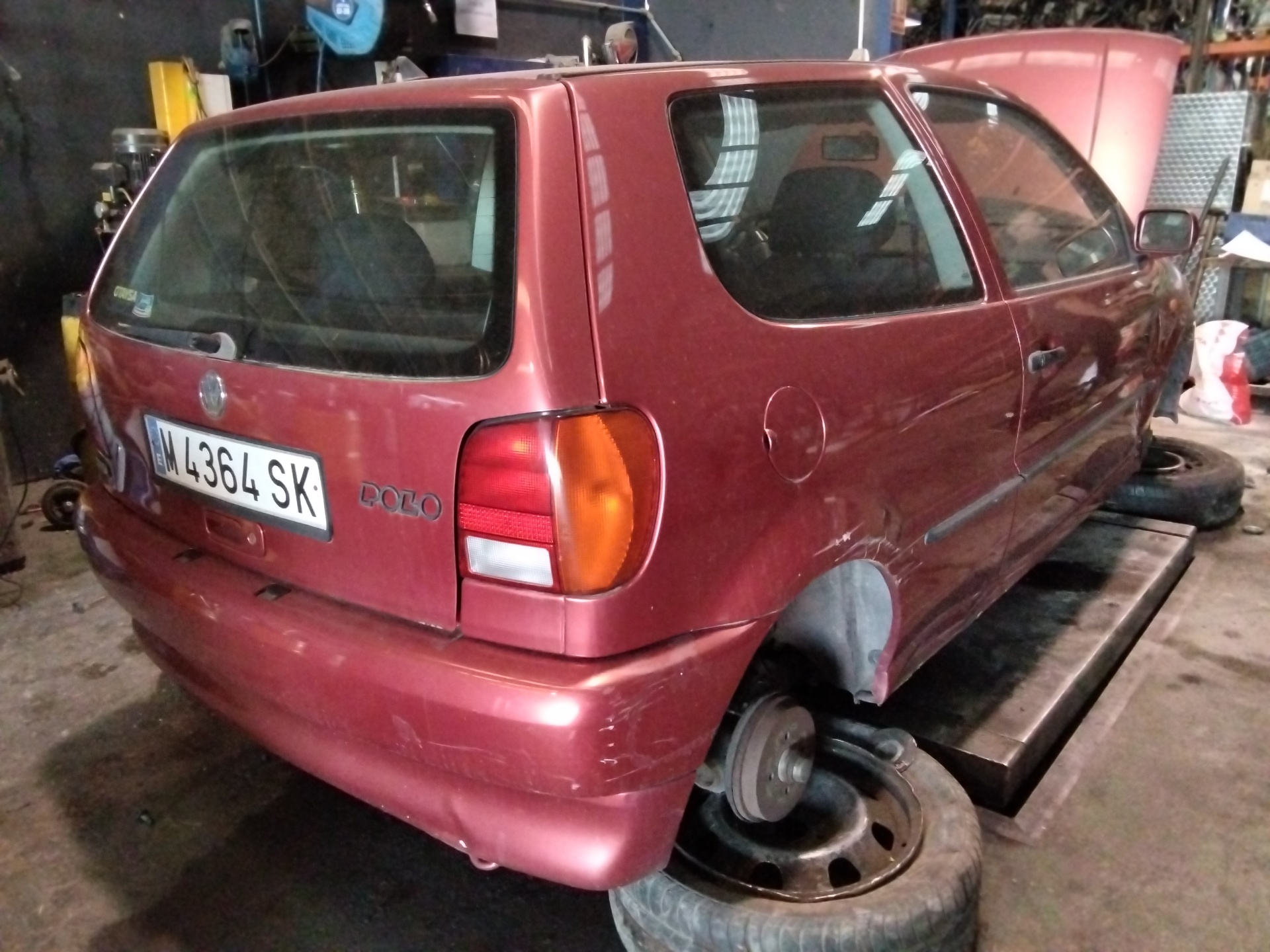 NISSAN Sunny N14 (1991-1995) Полка багажника задняя NOREF 25618681