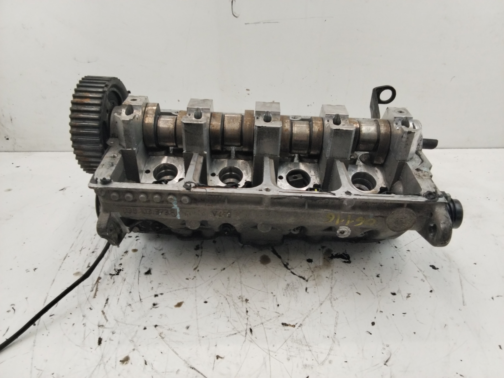 VOLKSWAGEN Passat B5 (1996-2005) Engine Cylinder Head 038103373 25186493