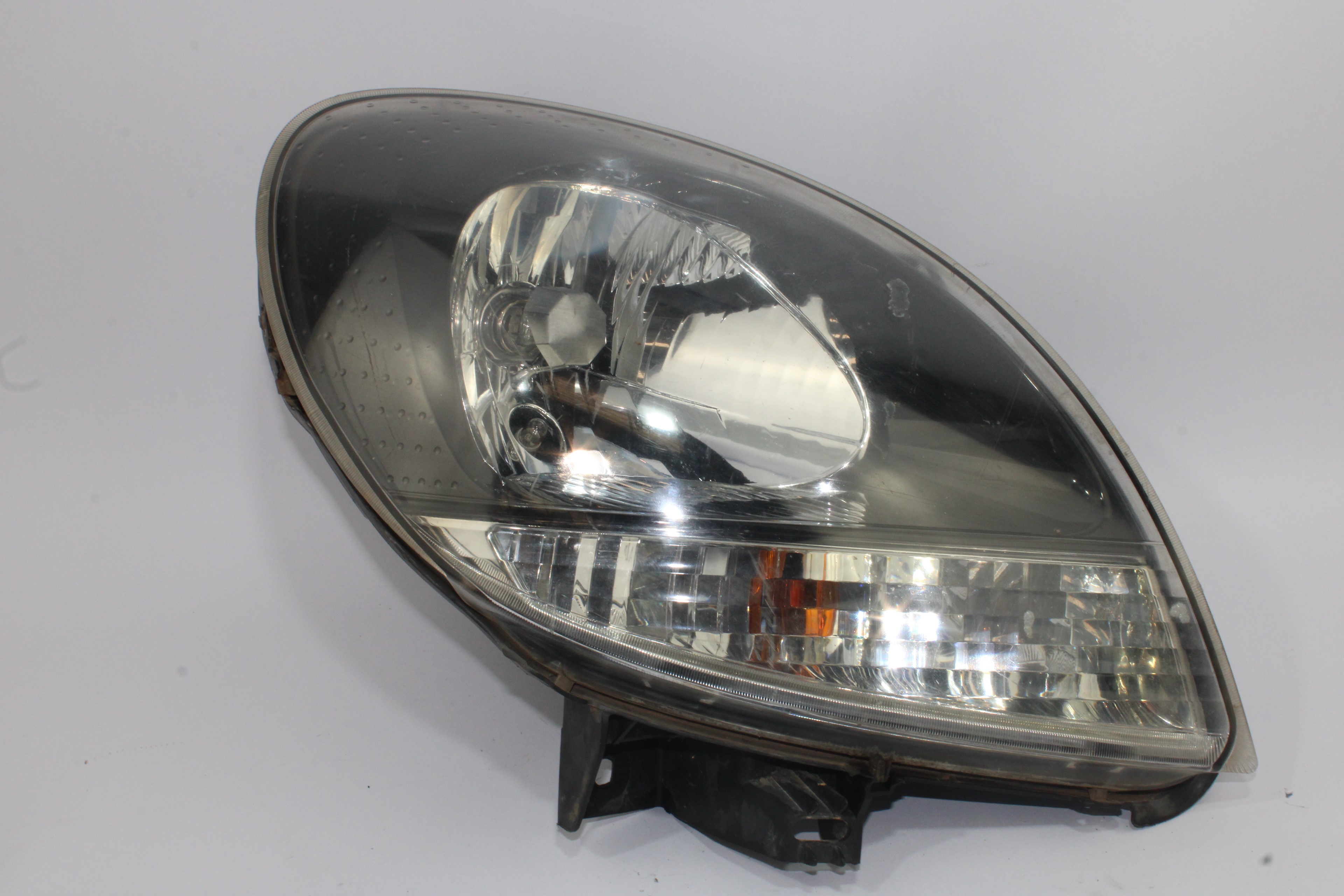 Phare droit 8200444260 de Renault Kangoo 2000-0 - pieza usada