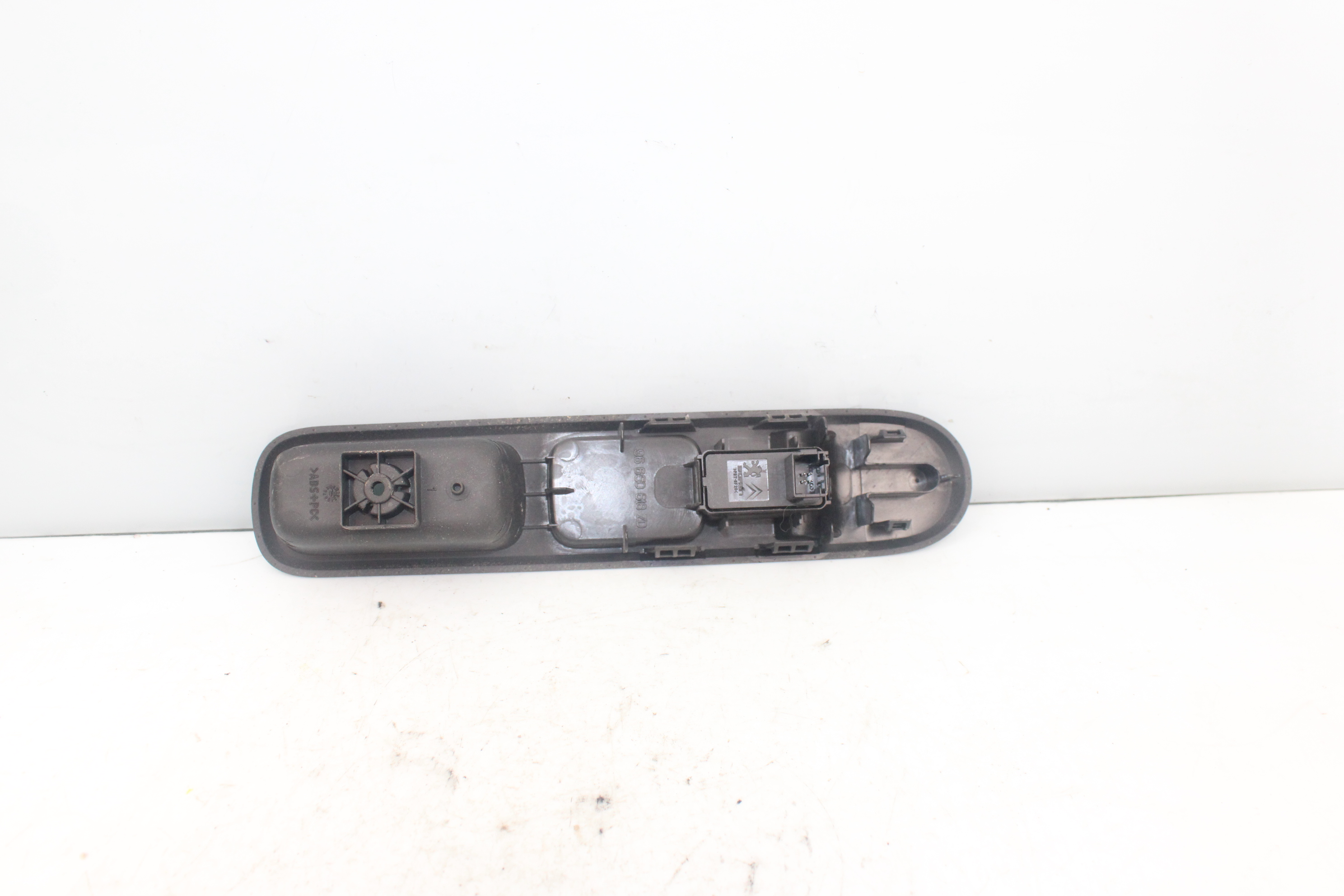 PEUGEOT 3008 1 generation (2010-2016) Front Right Door Window Switch 96650618ZD 24064210