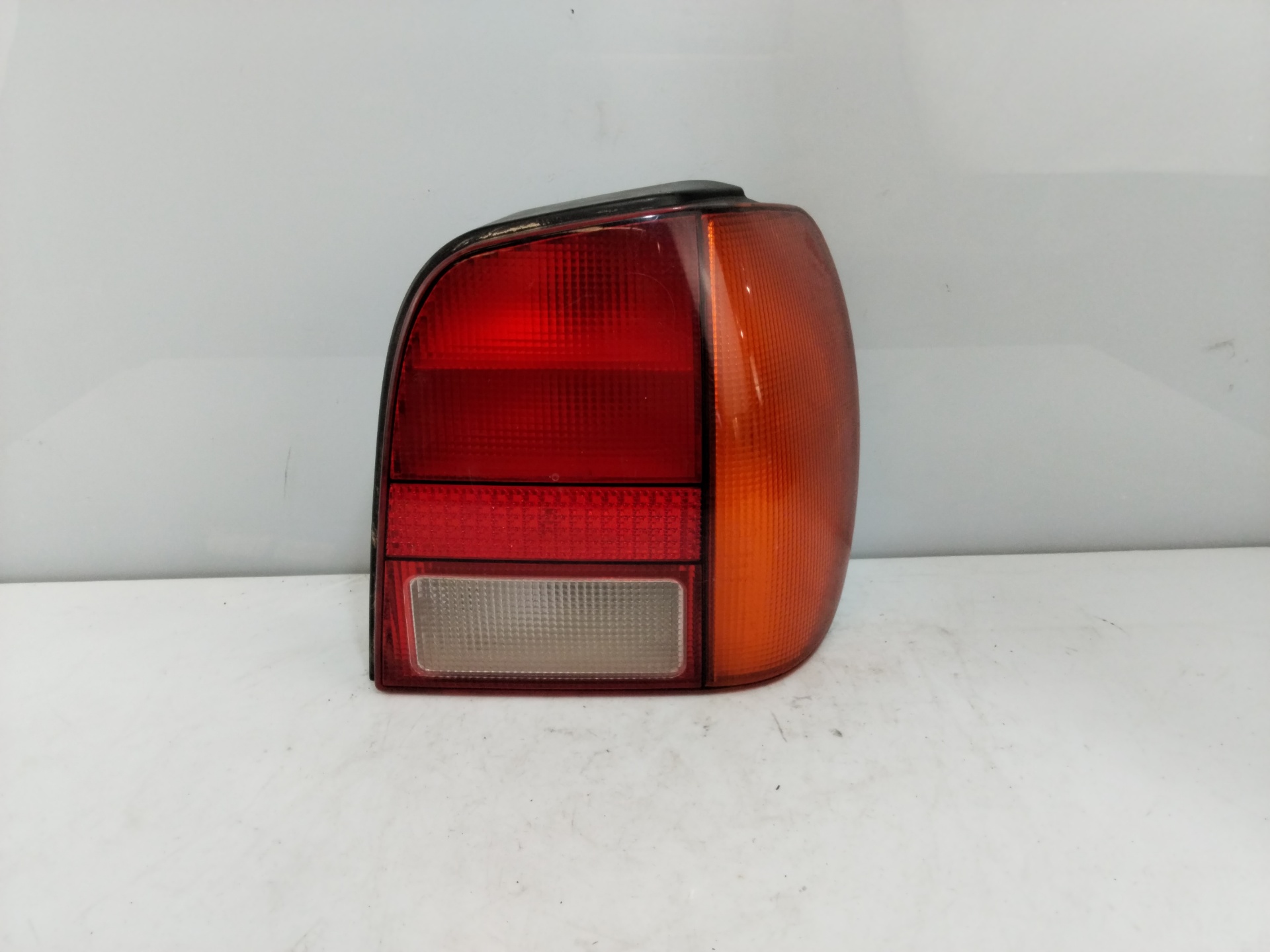 TOYOTA Hilux 5 generation (1988-1997) Rear Right Taillight Lamp 6N0945258A 26032612