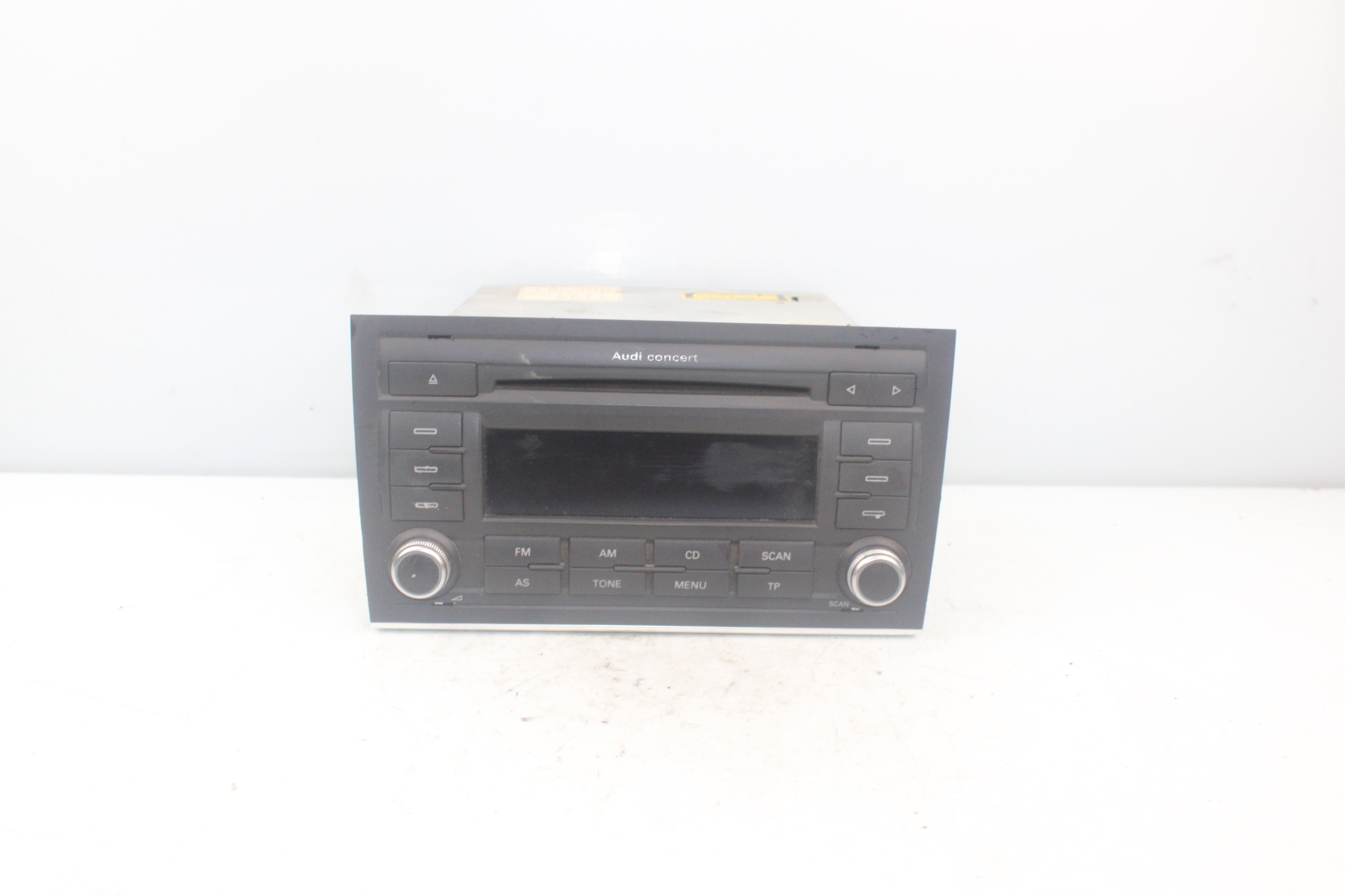 AUDI A4 B7/8E (2004-2008) Musikkspiller uten GPS 8E0035186AK 25186042