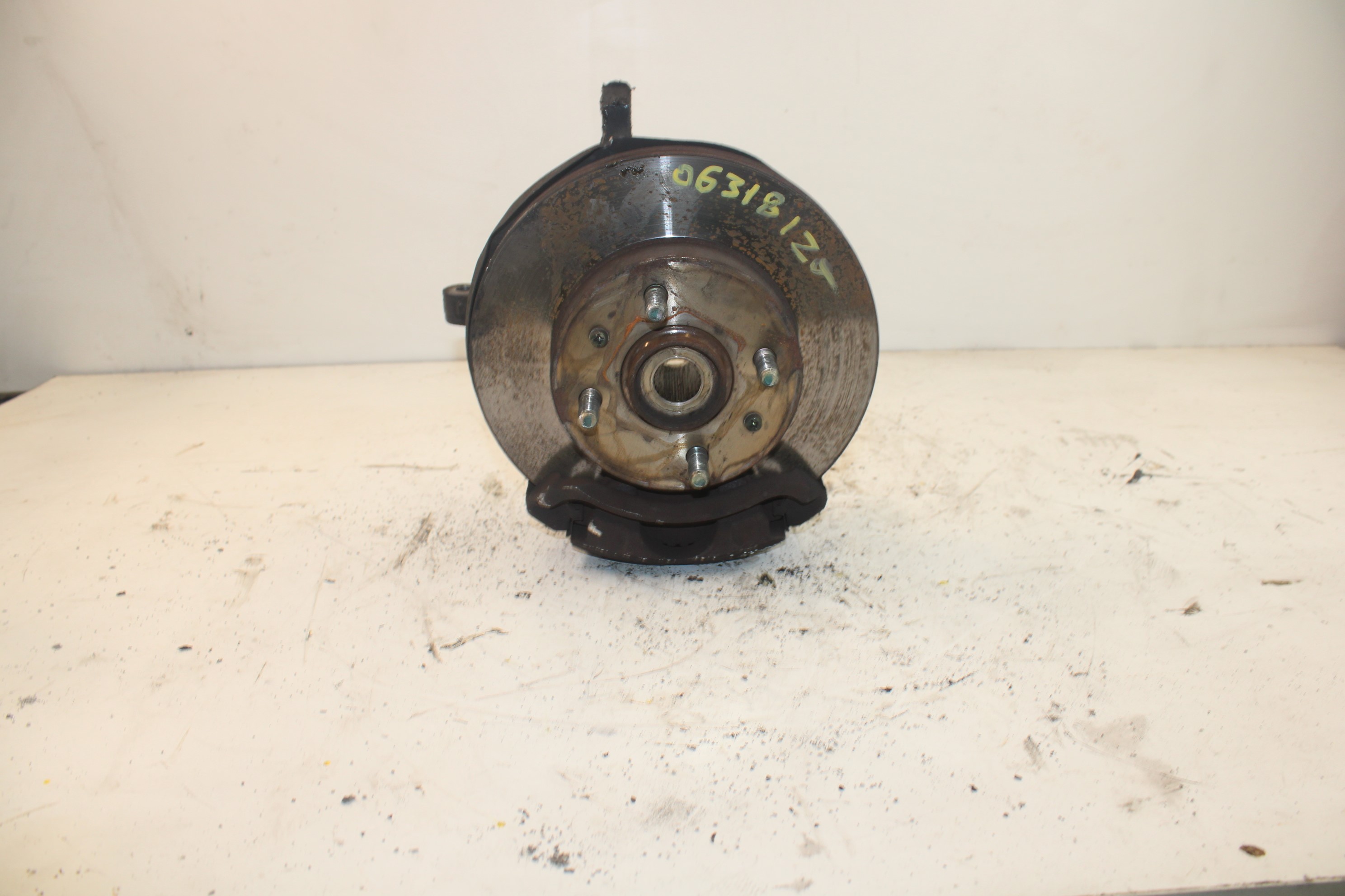 HYUNDAI Accent LC (1999-2013) Front Left Wheel Hub NOTIENEREFERENCIA 25188449