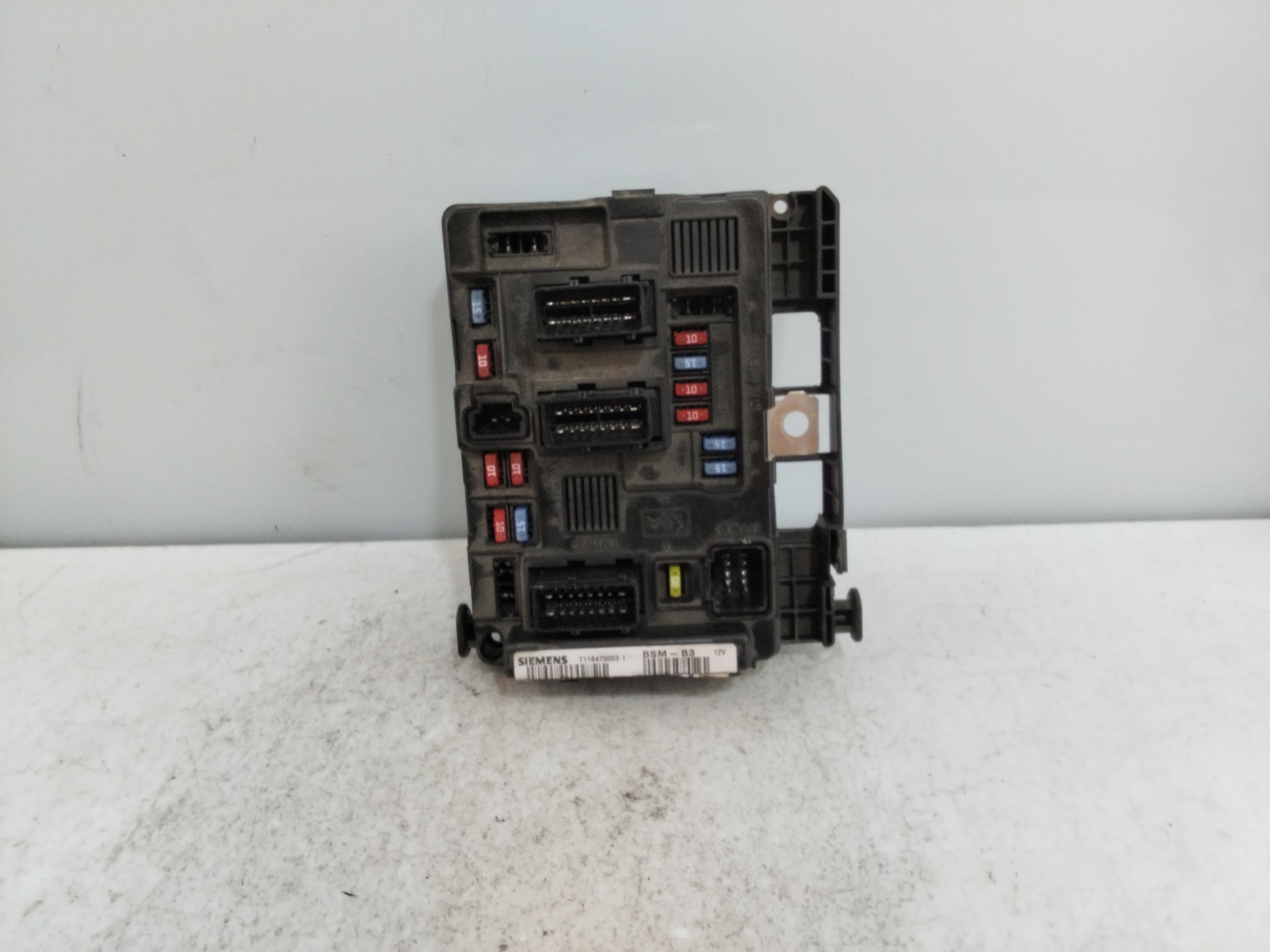 BMW 1 Series F20/F21 (2011-2020) Fuse Box 9643498880 25612582