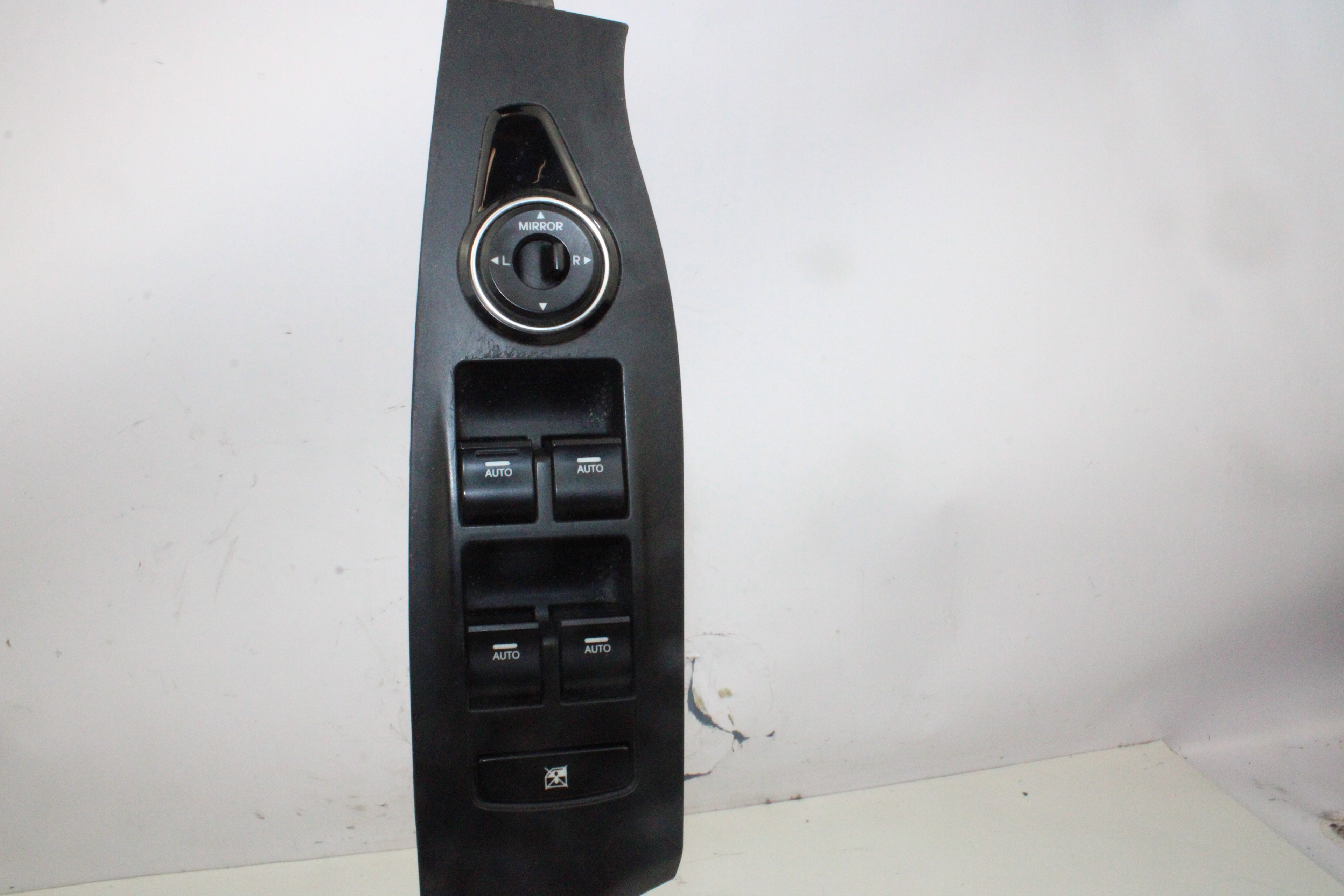 HYUNDAI i40 VF (1 generation) (2011-2020) Front Left Door Window Switch 935703Z300 25161206