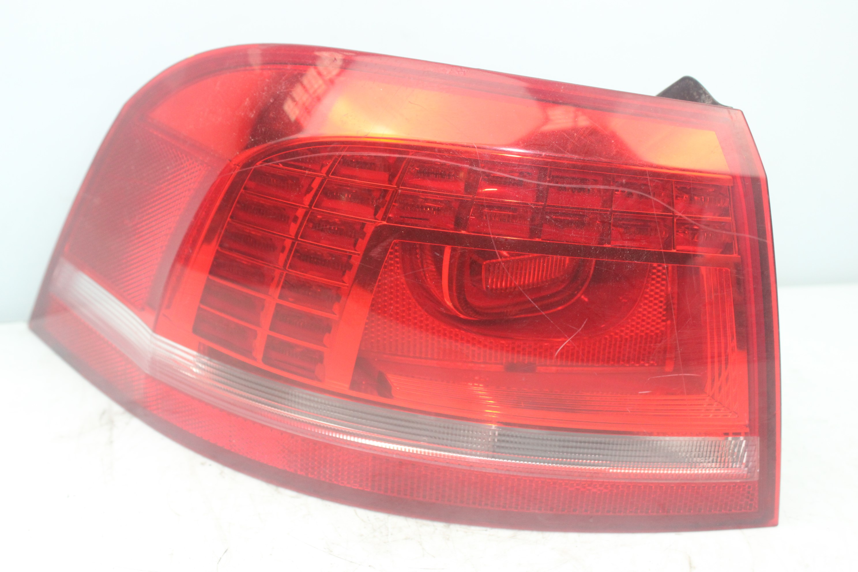 VOLKSWAGEN Passat B7 (2010-2015) Vasen takavalo 3AF945207B 23767748