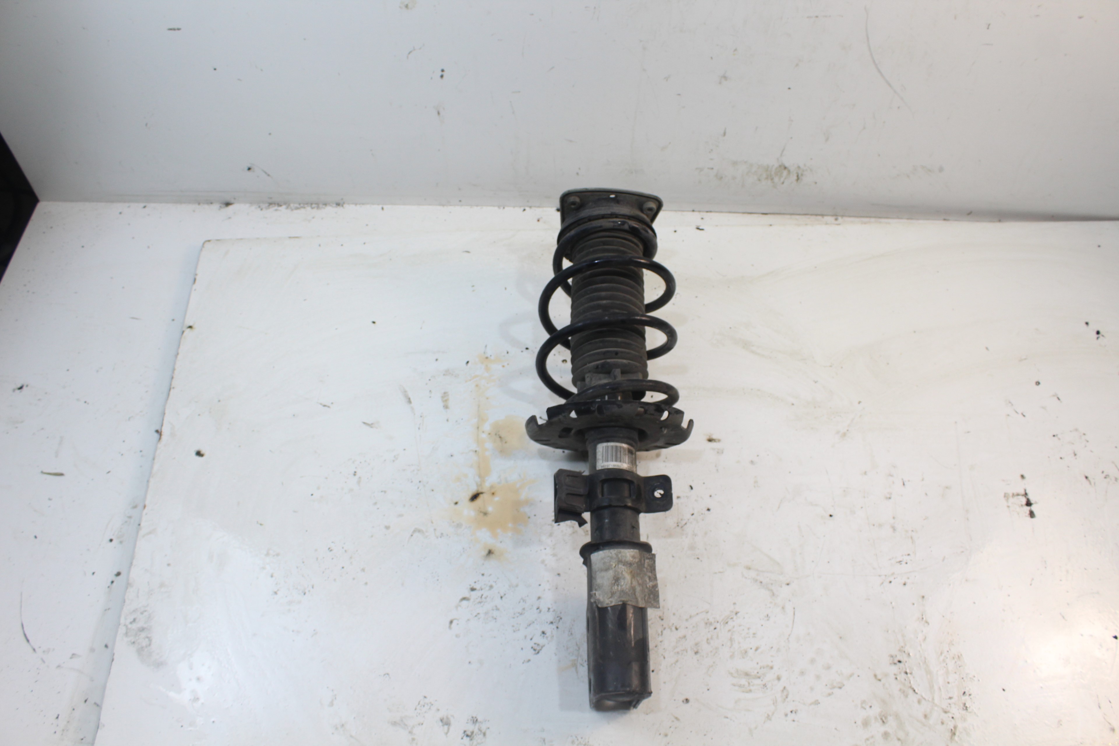 PEUGEOT 3008 2 generation (2017-2023) Front Left Shock Absorber 9819718680 25180977