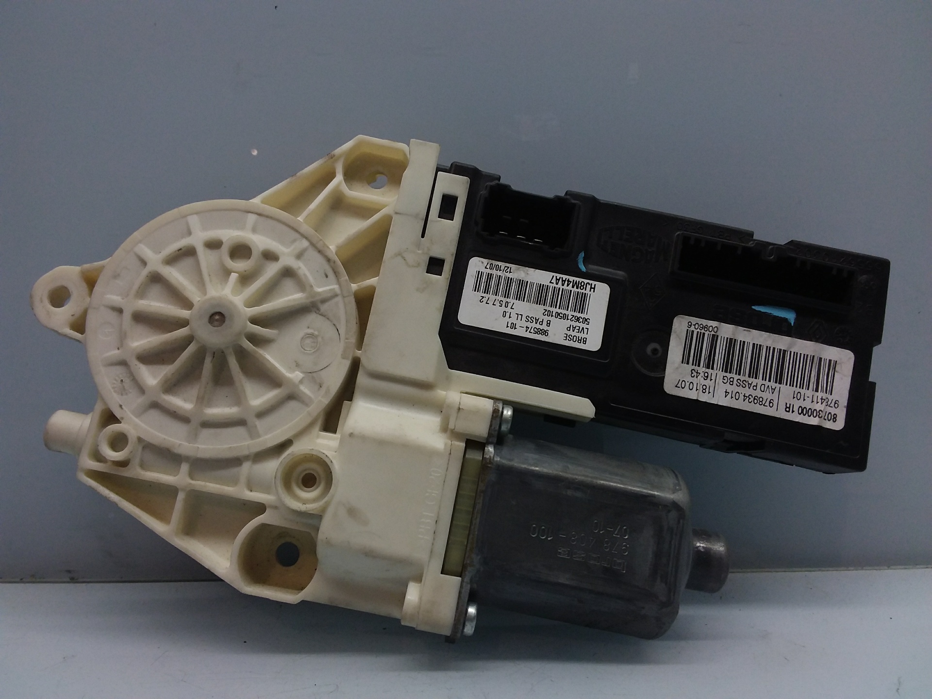 RENAULT Laguna 3 generation (2007-2015) Front Right Door Window Control Motor 0130822331 19250995