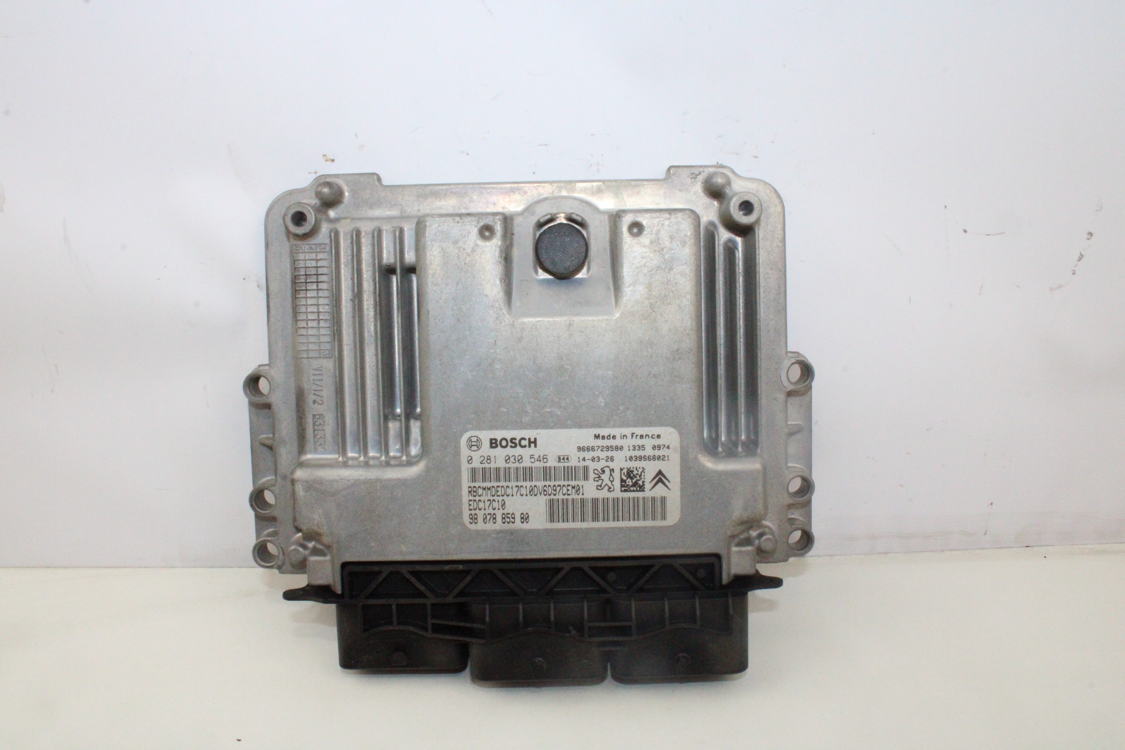 Centralita motor uce 0281030546 de Citroen Ds3 2009-0