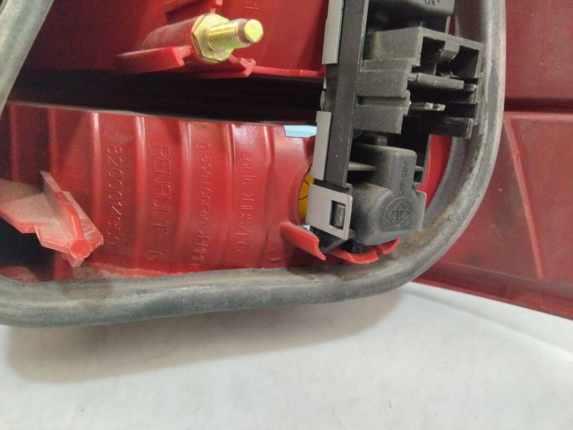 Pisca tras esquerdo G9T702,G9T600,G9T700,G9T606,G9T607 8200014359 de Renault Vel satis (bj0_) 2002-0 - pieza usada