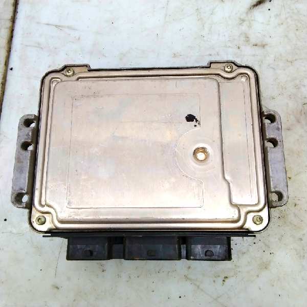 Switchboard engine uce 0281011089 de Peugeot 206 hatchback (2a/c) 1998-2003 - pieza usada