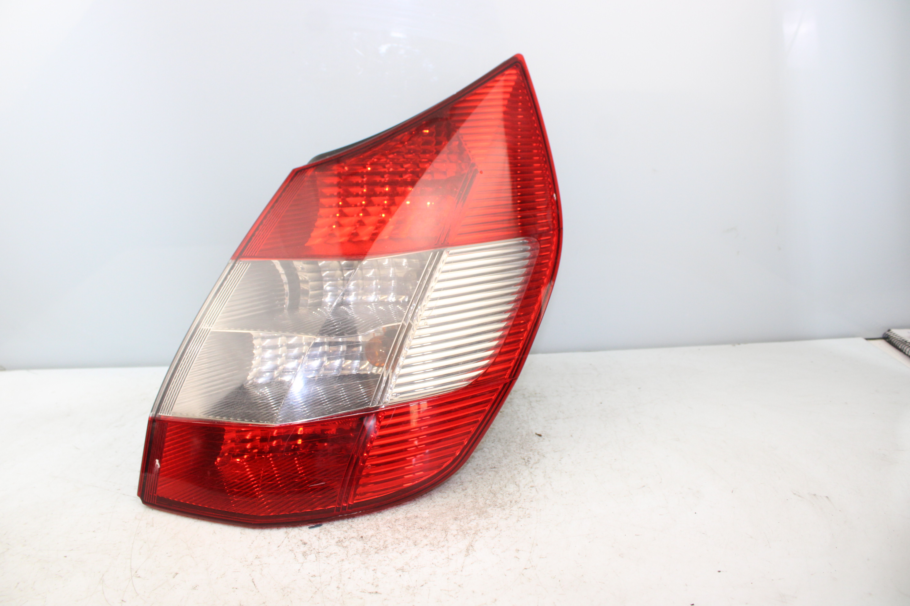 RENAULT Scenic 2 generation (2003-2010) Rear Right Taillight Lamp 15911600 25265684