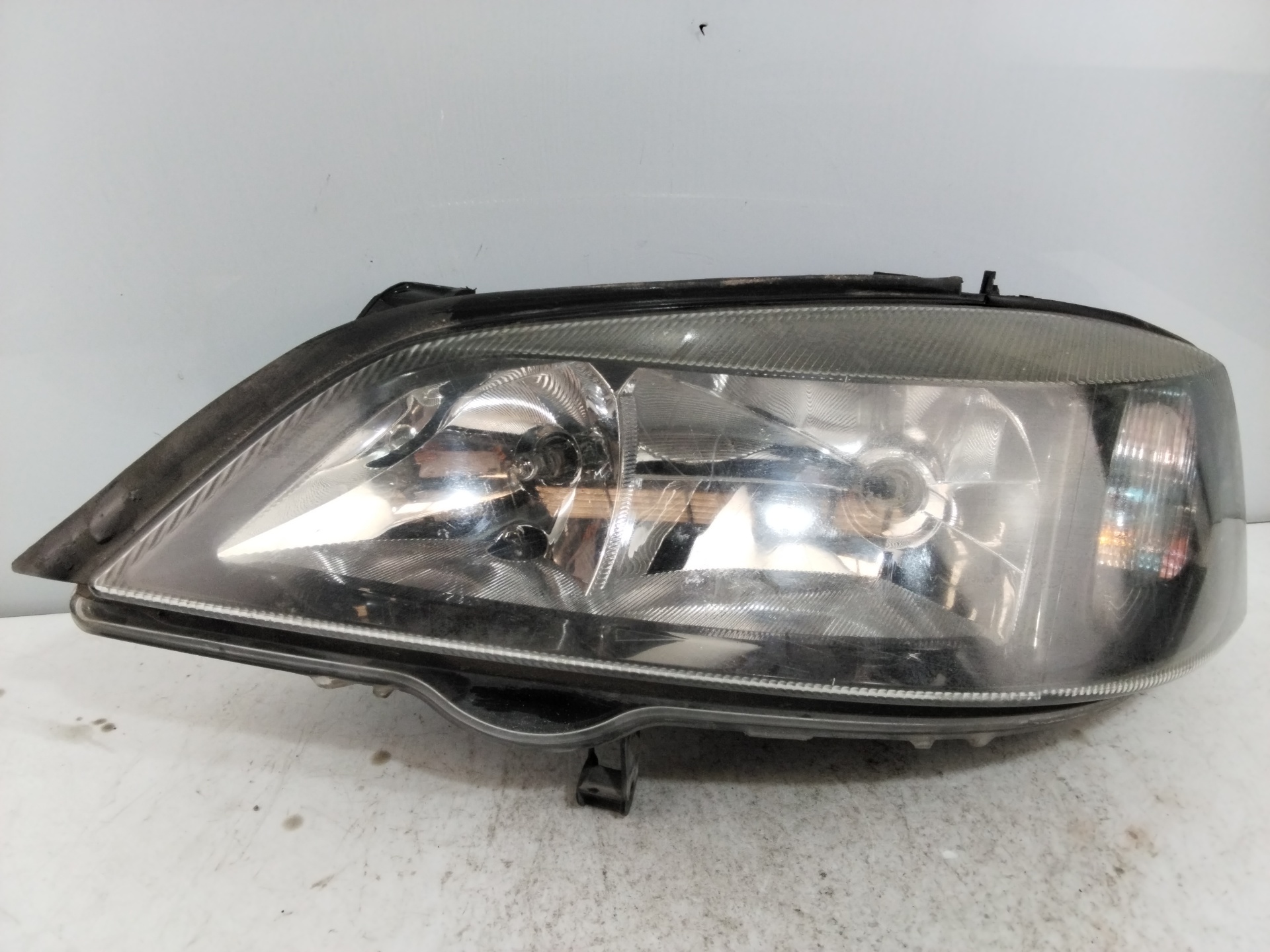 OPEL Astra H (2004-2014) Ľavé predné svetlomety 13132459 25612470