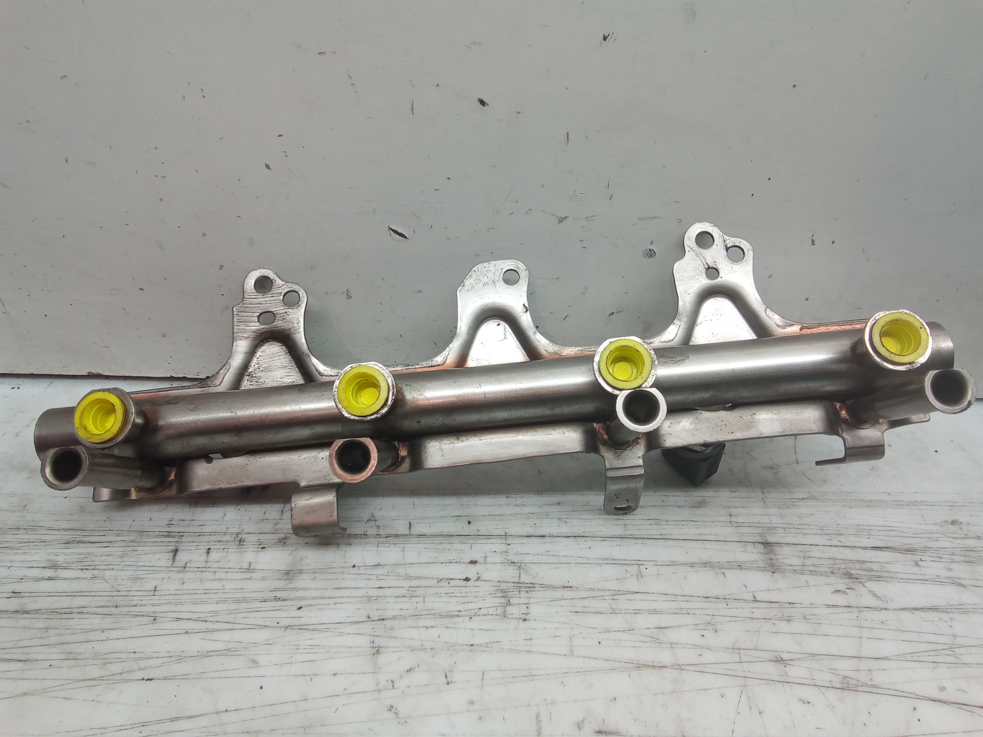 AUDI TT 8J (2006-2014) Fuel Rail 06J133317 19220509