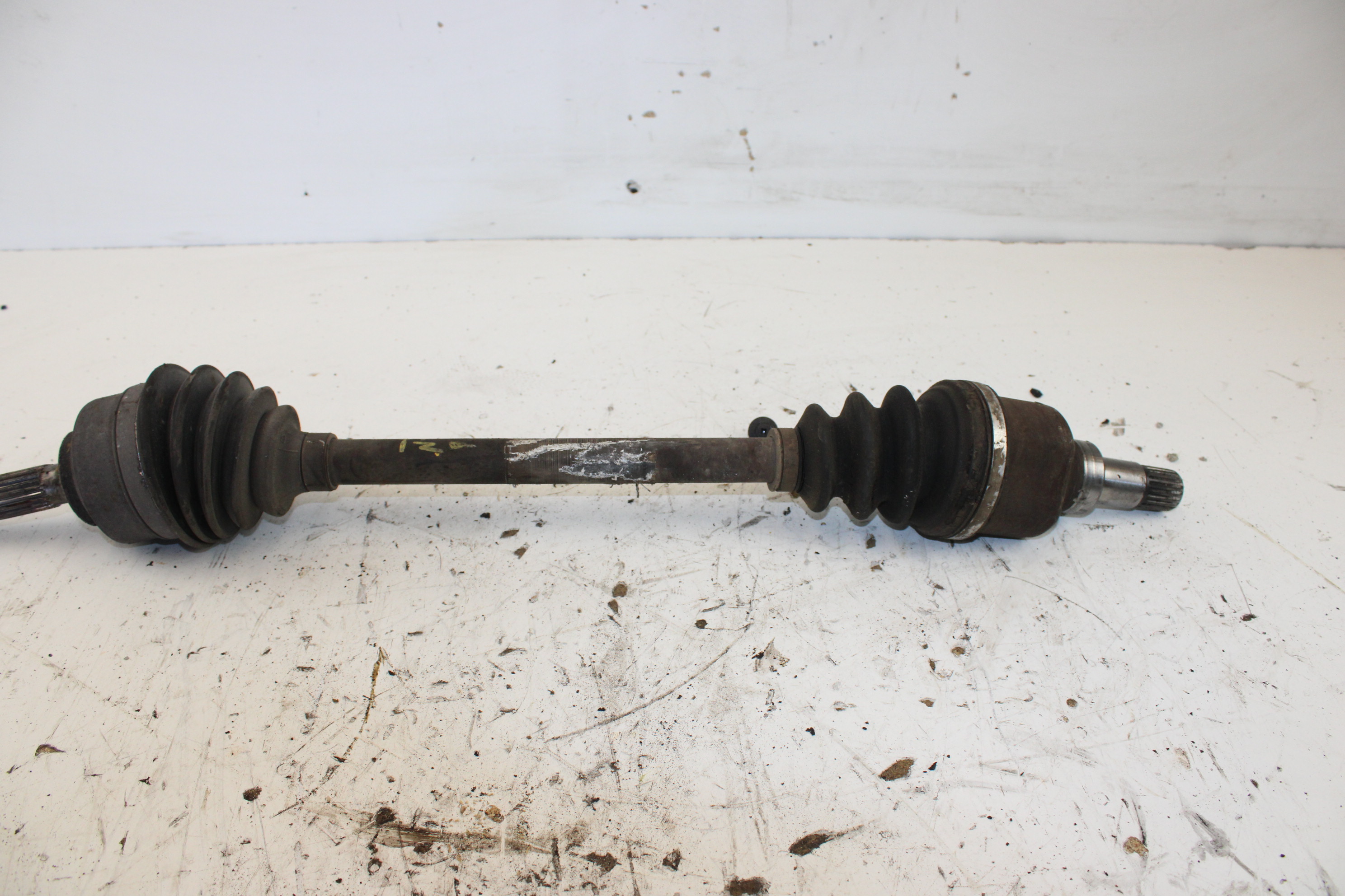TOYOTA T5 (2003-2015) Front Left Driveshaft NOTIENEREFERENCIA 25368287