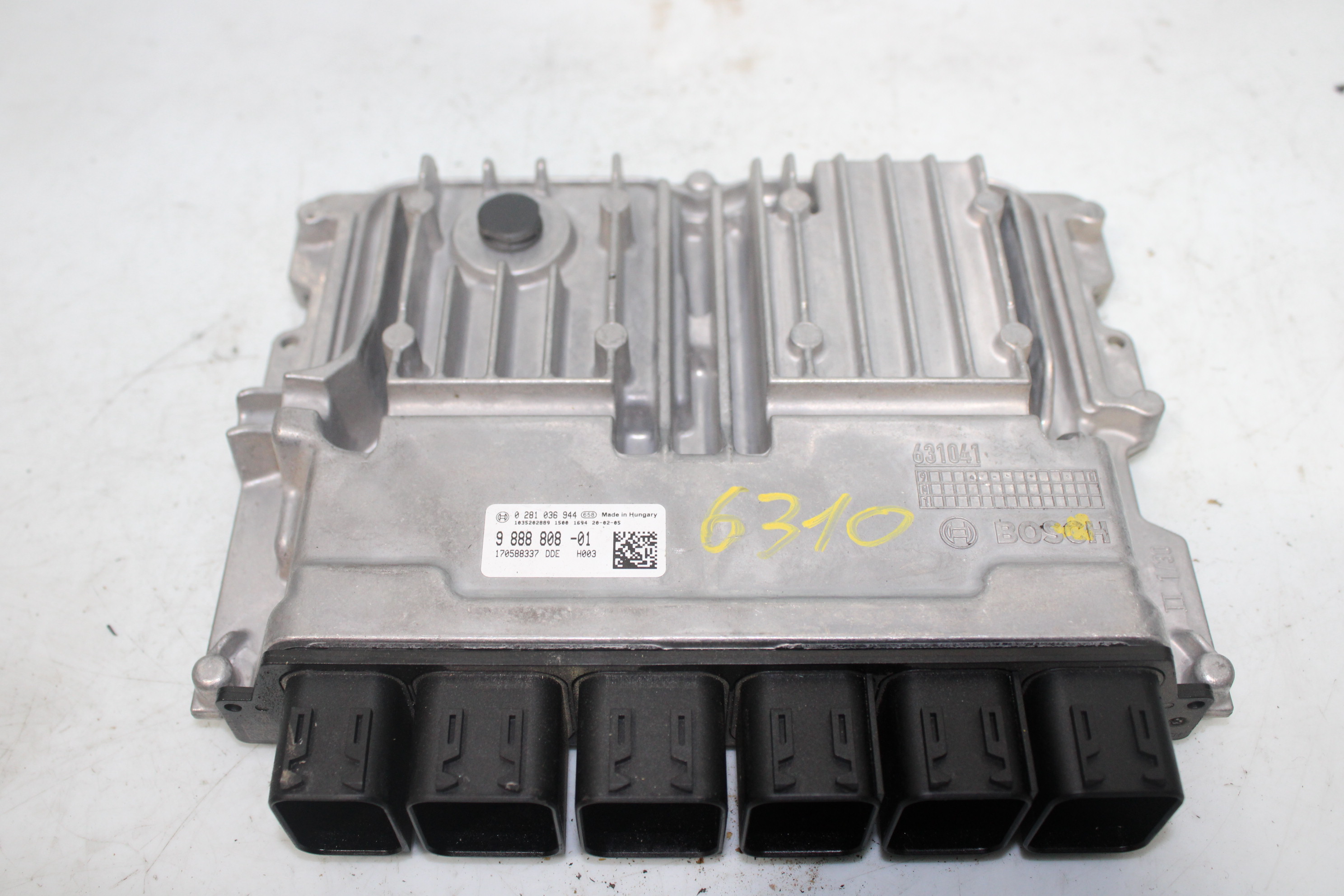 BMW X1 F48/F49 (2015-2023) Engine Control Unit ECU 988880801 25188480