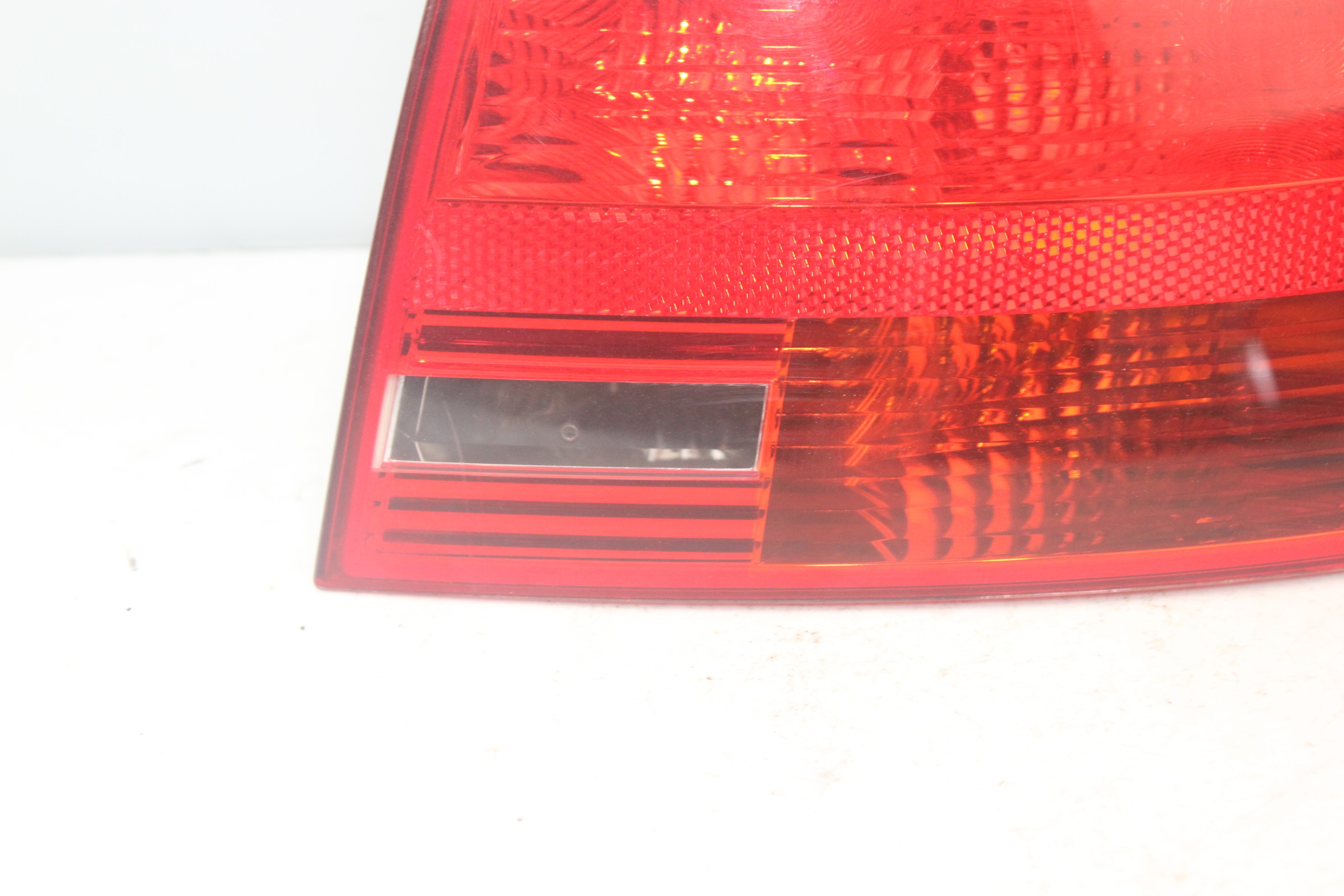AUDI A4 B7/8E (2004-2008) Rear Right Taillight Lamp 8E5945096 24065632