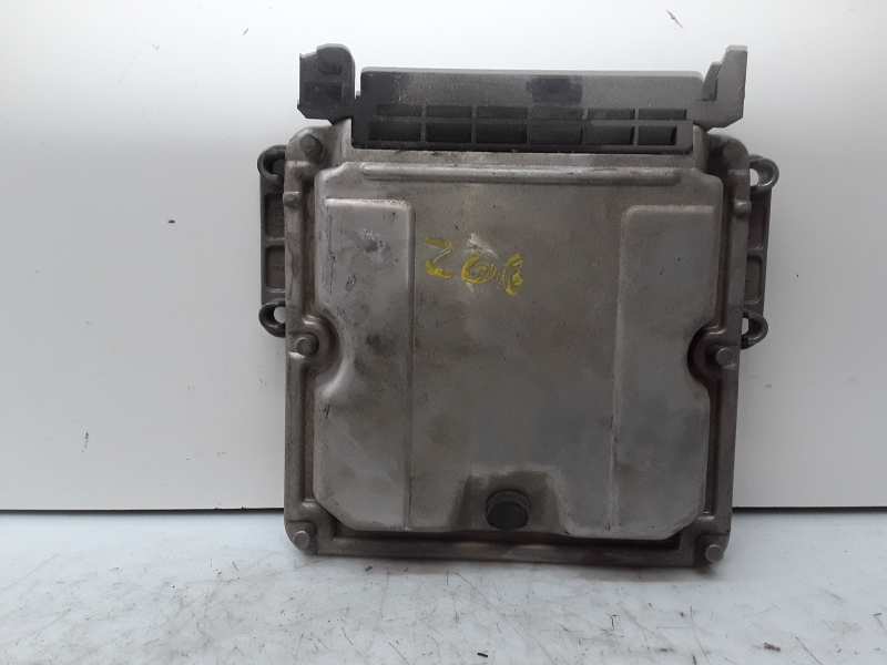 Boîtier moteur uce 0281010250 de Peugeot 206 hatchback (2a/c) 1999-2001 - pieza usada