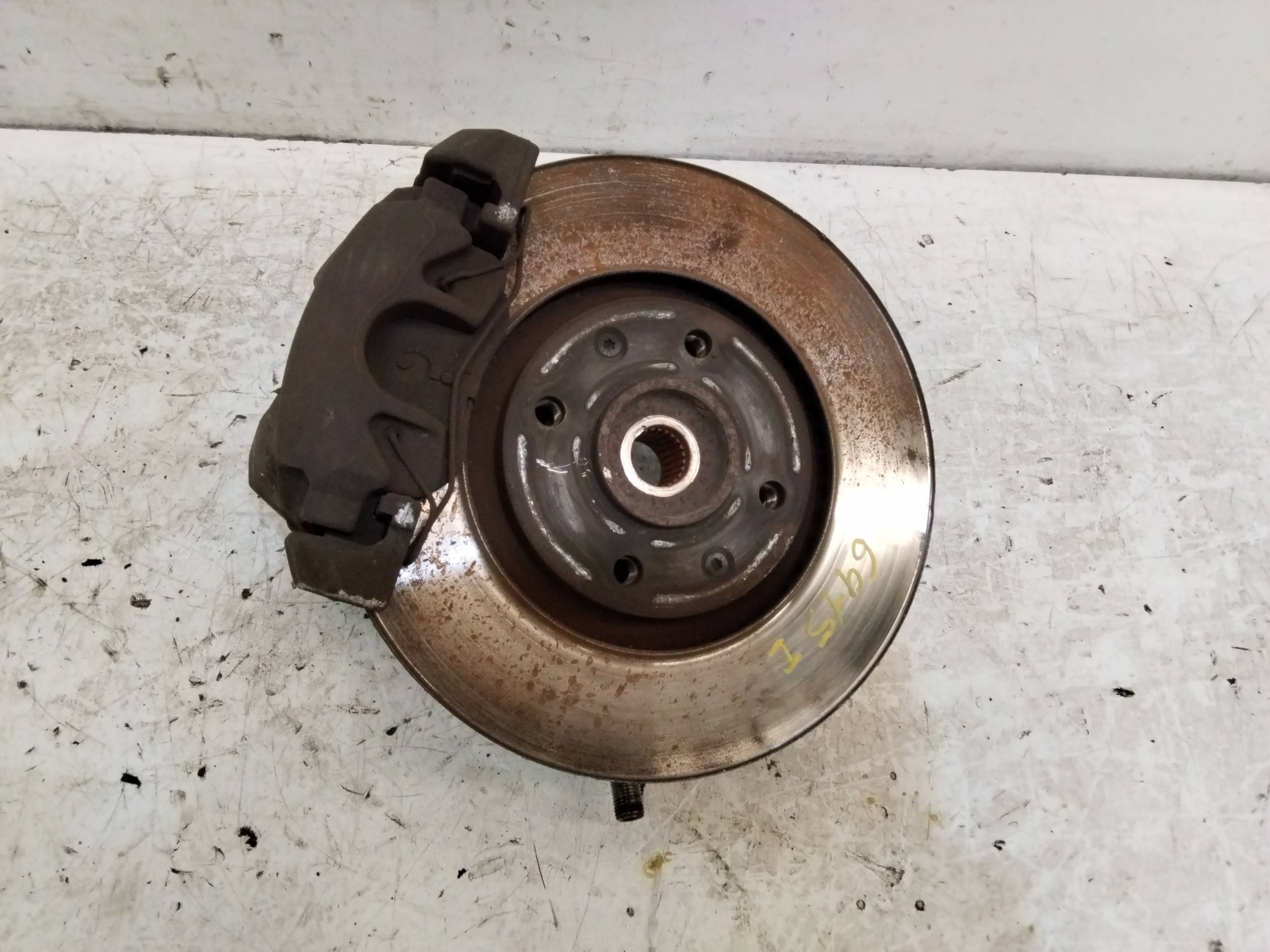 CITROËN Berlingo 2 generation (2008-2023) Front Left Wheel Hub NOREF 26032821