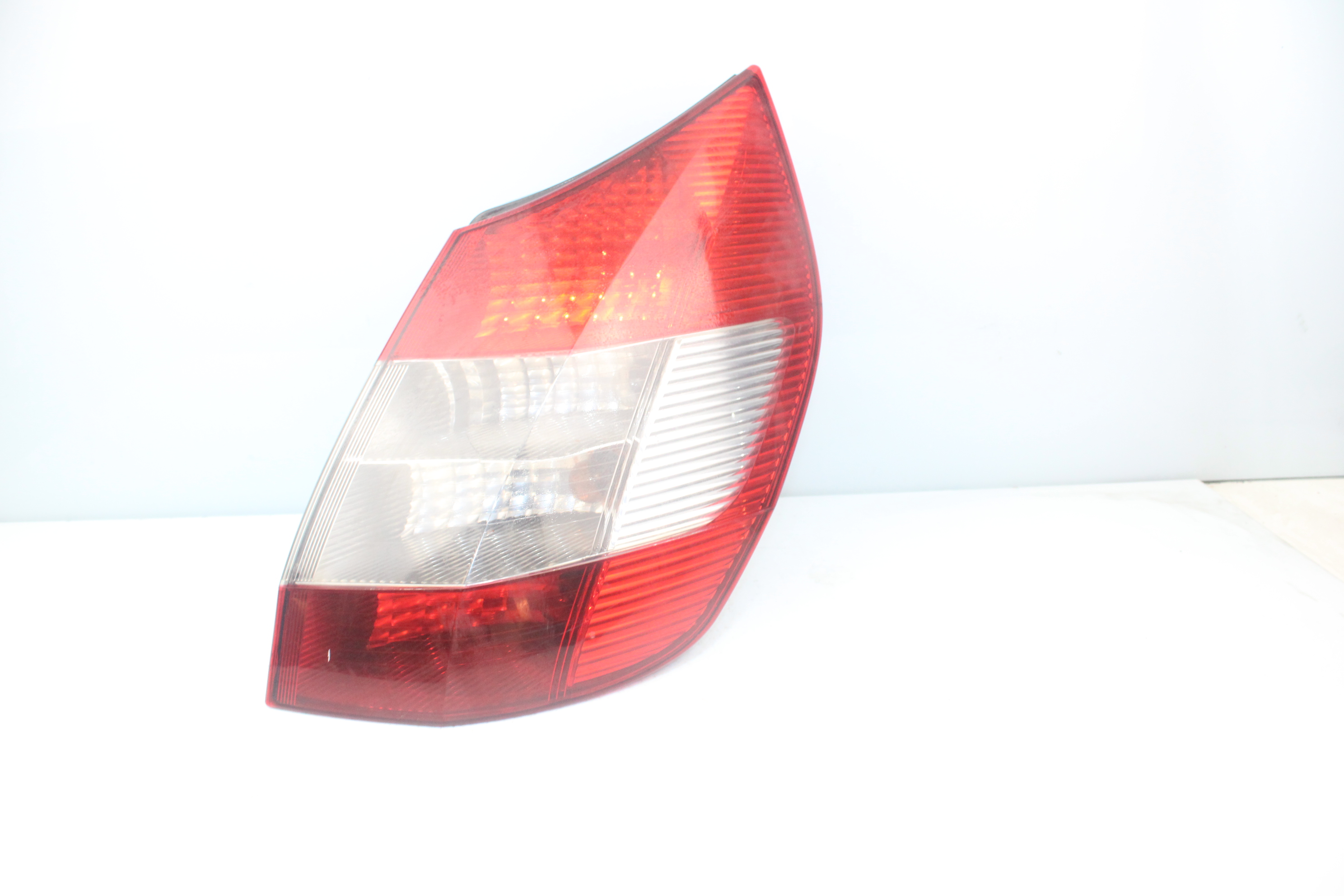 RENAULT Rear Right Taillight Lamp 8200493375 24057404