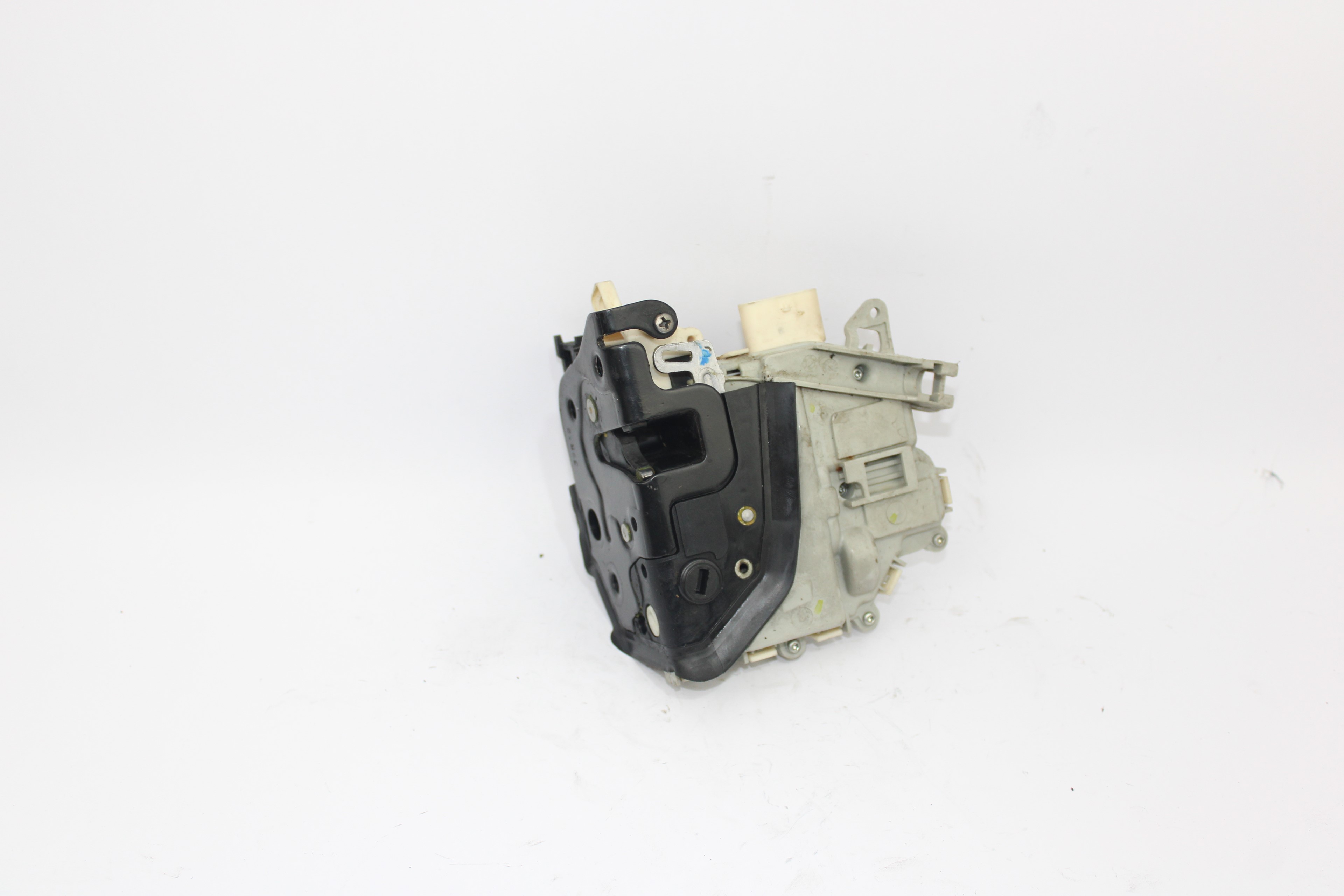 AUDI A6 C6/4F (2004-2011) Замок задней правой двери 8K0839016C 19339635