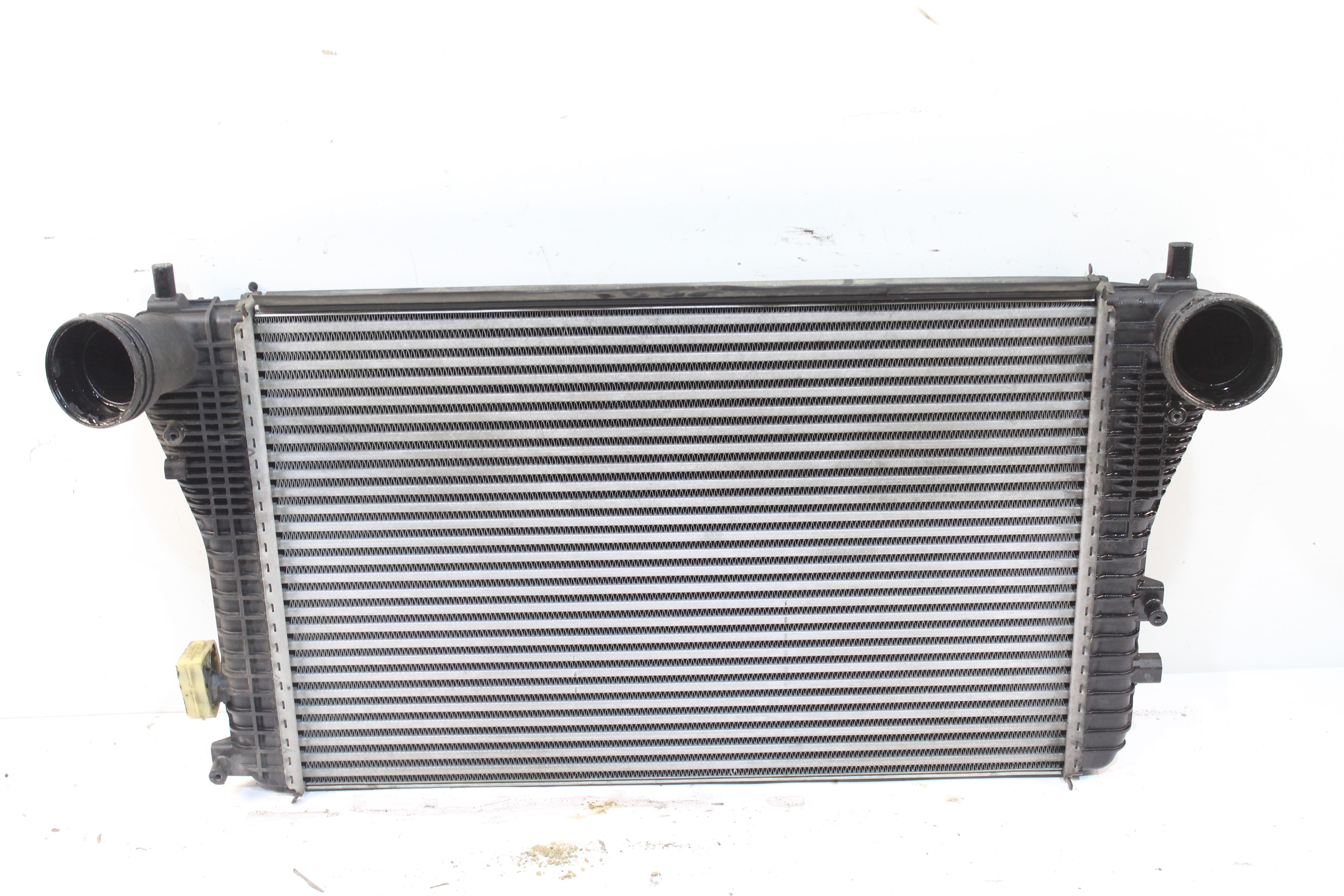 VOLKSWAGEN Passat B6 (2005-2010) Intercooler Radiator 3C0145805F 22919937