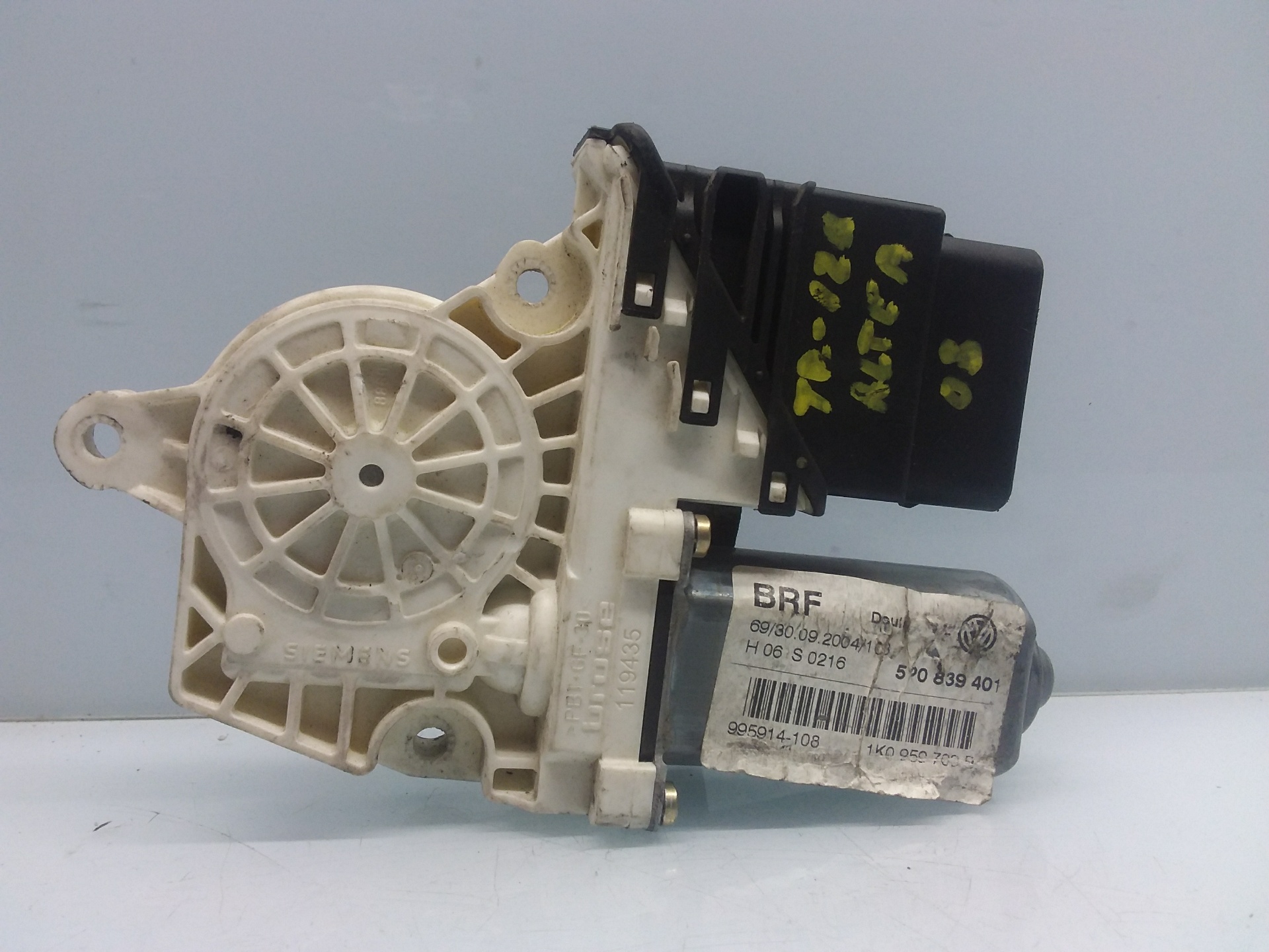 SEAT Toledo 3 generation (2004-2010) Moteur de commande de vitre de porte arrière gauche 5P0839401 19256958