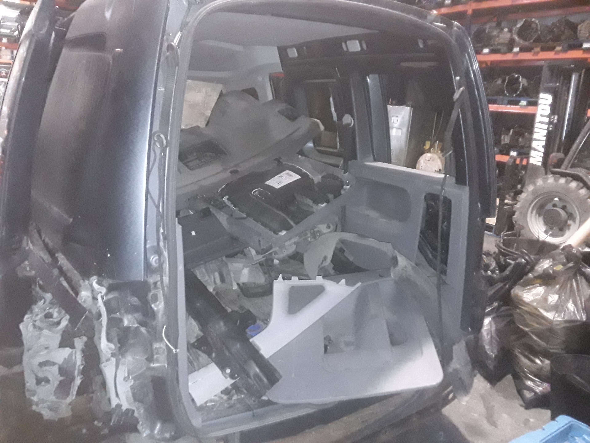 VOLKSWAGEN Caddy 3 generation (2004-2015) Bal első kerékagy orsója NOTIENEREF 25181652