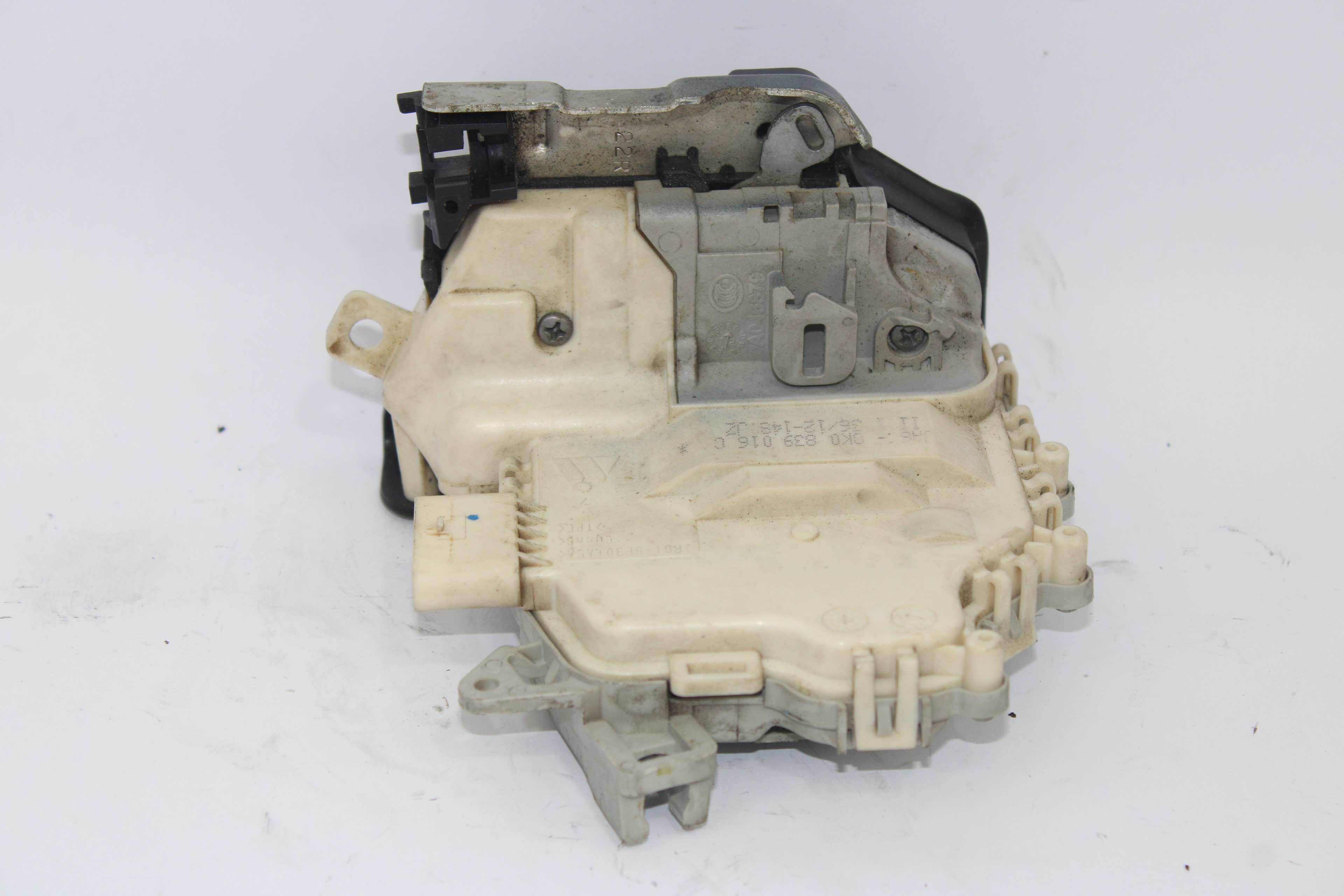 AUDI A6 C6/4F (2004-2011) Κλείδωμα πίσω δεξιών πορτών 8K0839016C 19339635