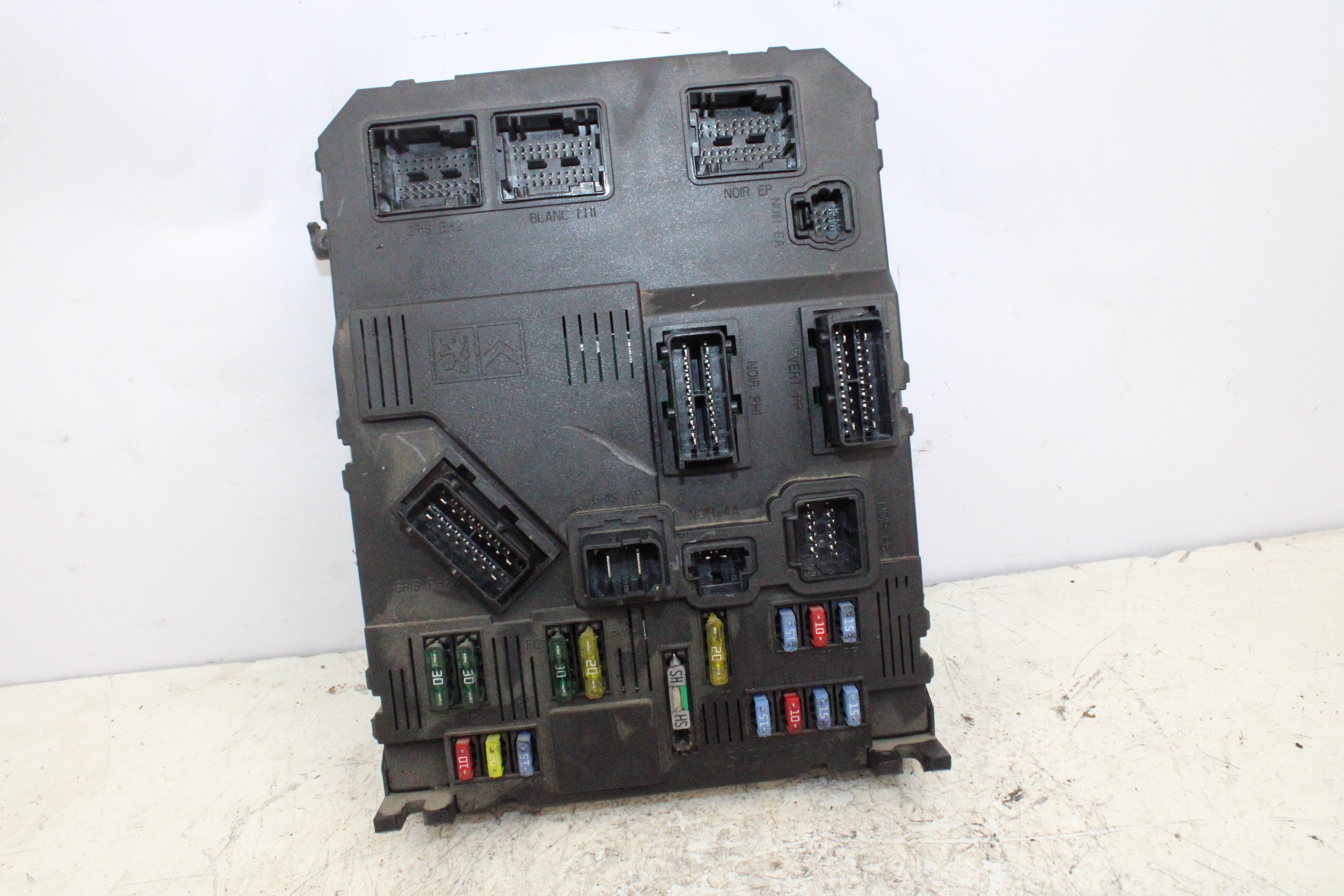 PEUGEOT 407 1 generation (2004-2010) Fuse Box S120104600L 25167093