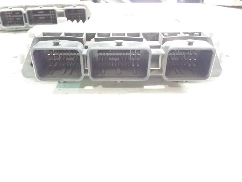 Switchboard engine uce 0281011089 de Peugeot 206 hatchback (2a/c) 1998-0 - pieza usada