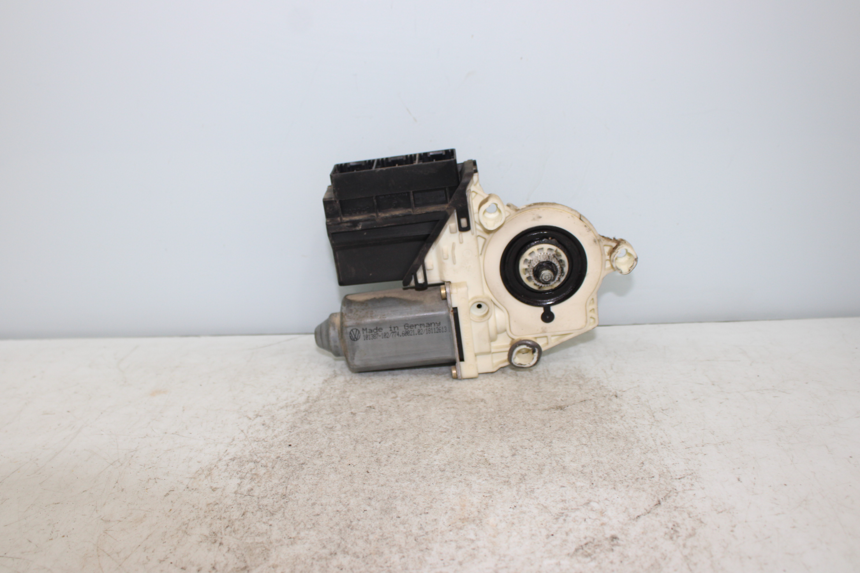 SEAT Ibiza 3 generation (2002-2008) Motor regulator geam ușă stânga față 6Q2959802A 25077175