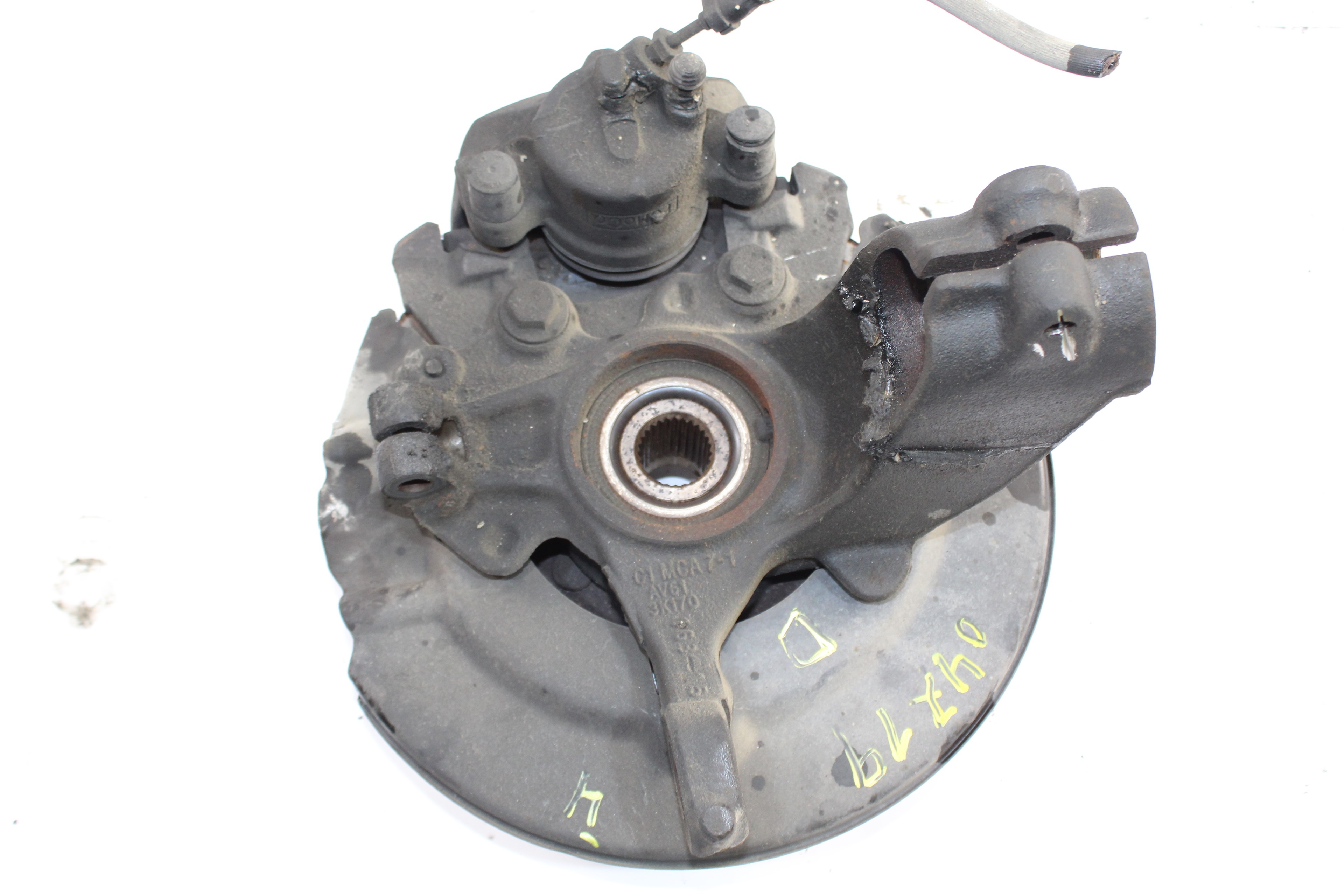 FORD Focus 3 generation (2011-2020) Front Right Wheel Hub AV613K170 23765189