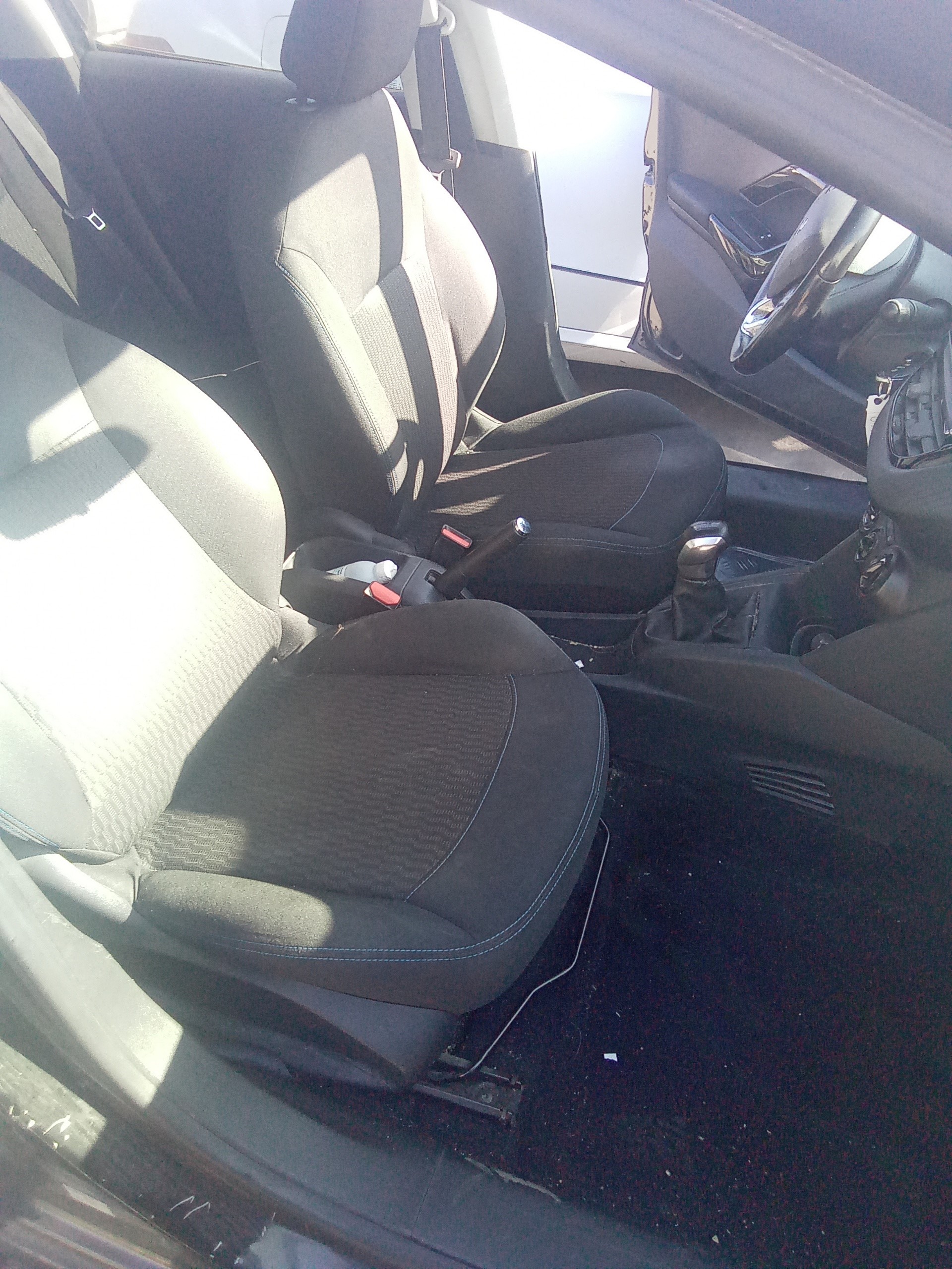 PEUGEOT 208 Peugeot 208 (2012-2015) Front Left Driveshaft 9803959580 23791663