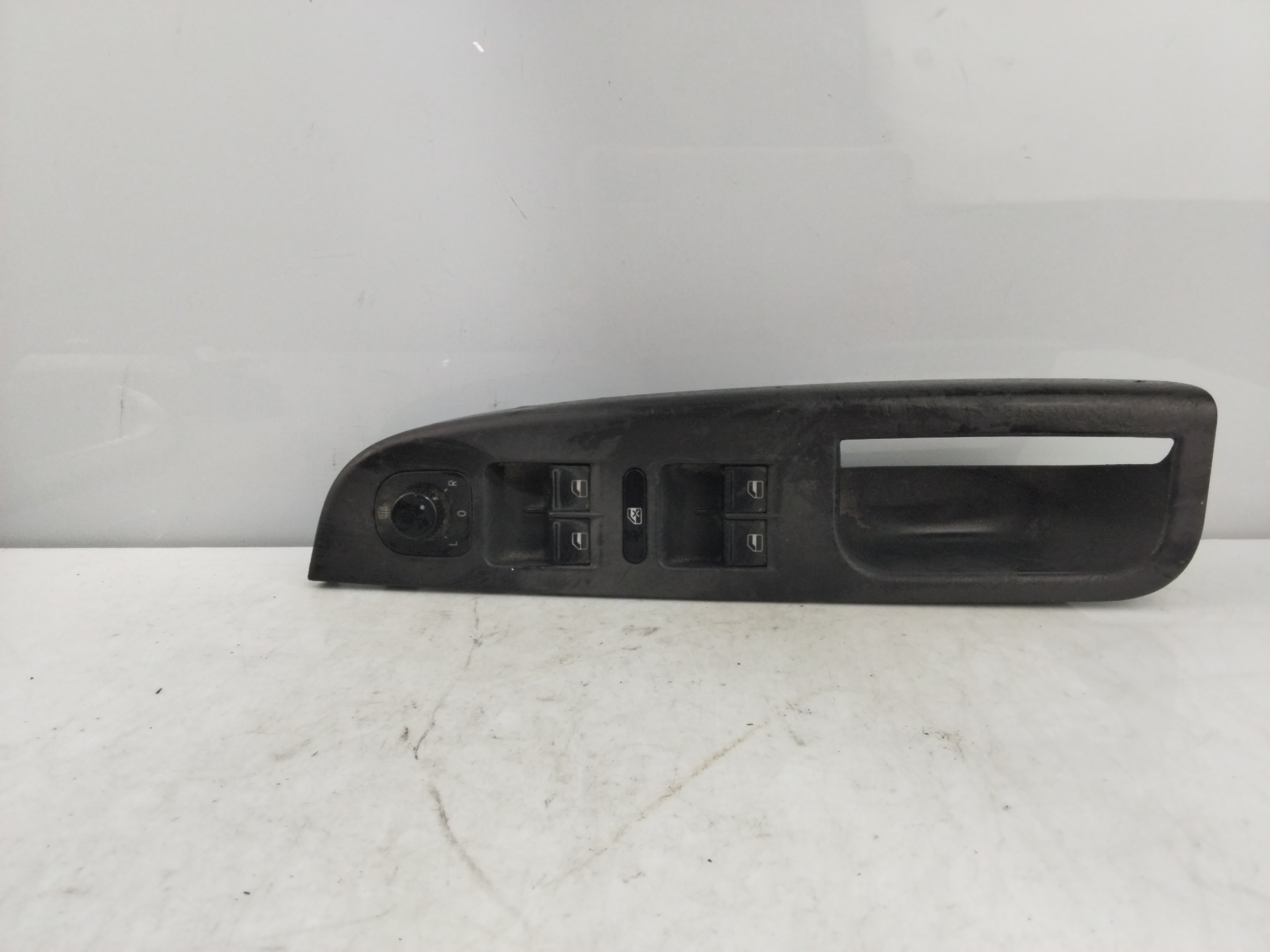 VOLKSWAGEN Golf 5 generation (2003-2009) Commutateur de fenêtre de porte avant gauche 1K4868049B 26032988