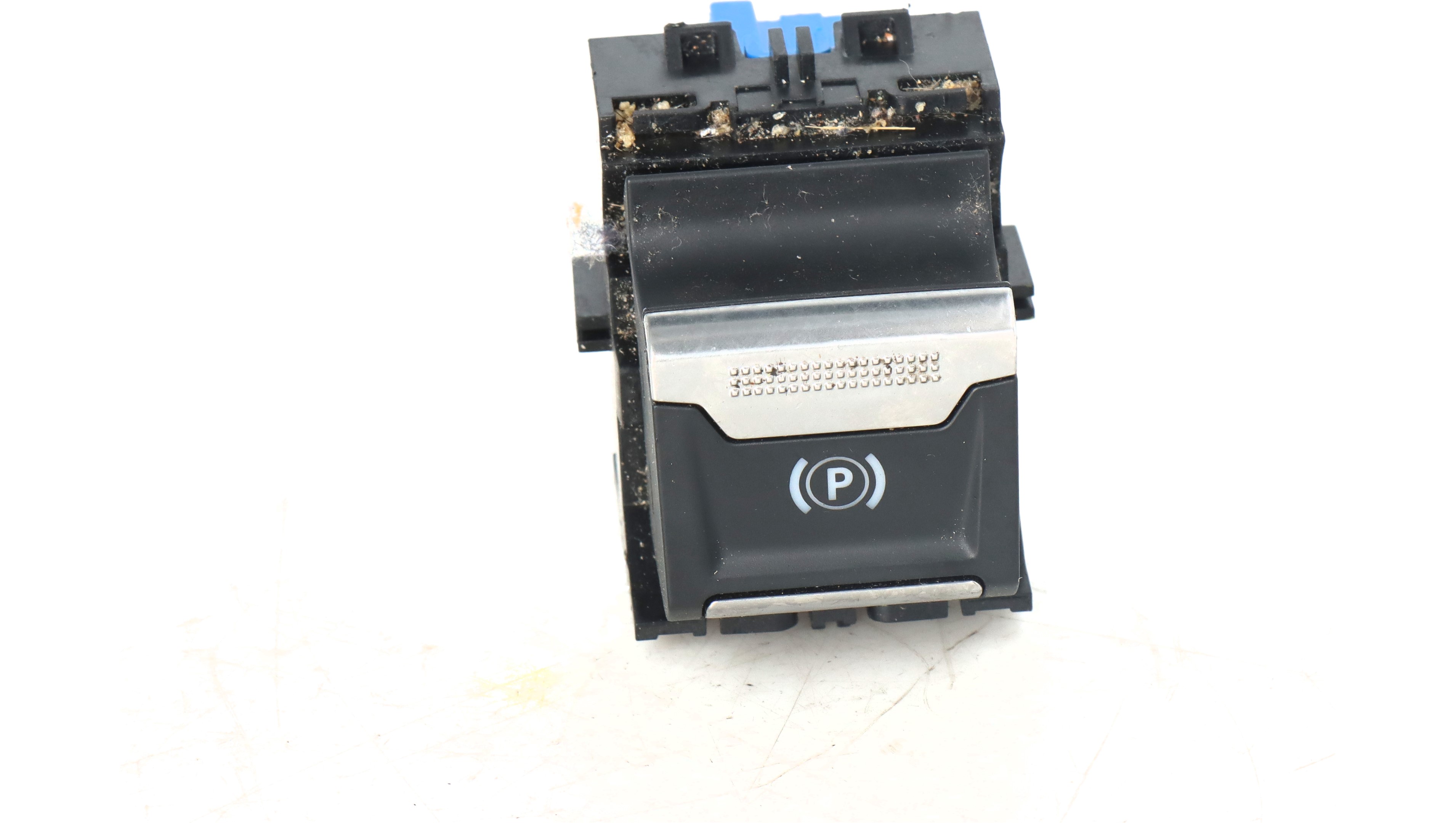 Freno de mano electrico 9810593577 de Peugeot 3008 2020-2024 con 143076 km - pieza usada