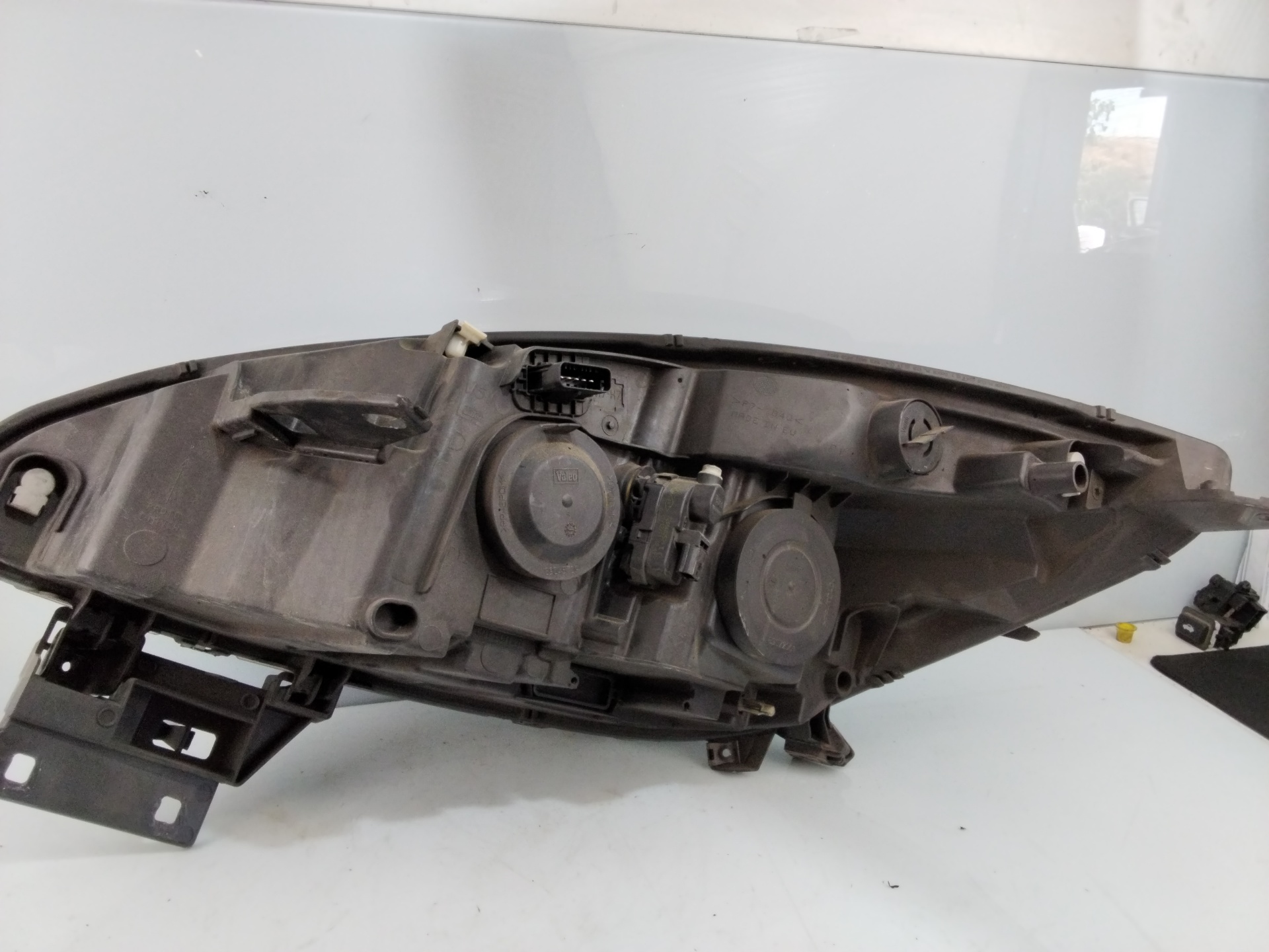 RENAULT Scenic 3 generation (2009-2015) Oikea etuvalo 260106928R 25798831