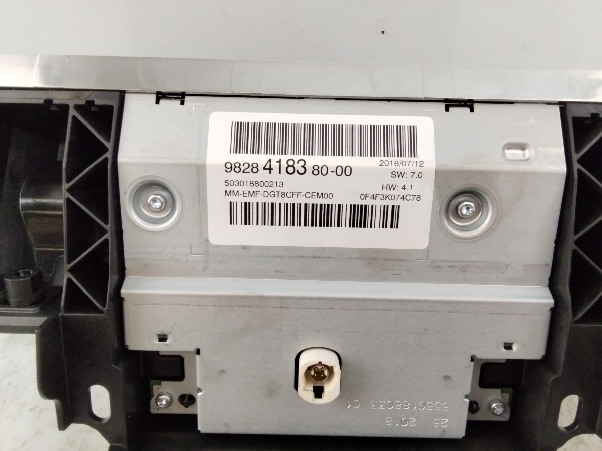 Schermo multifunzione YH01,YHZ 9828418380 de Peugeot 3008 monospace (0u_) 2009-2016 con 97797 km - pieza usada