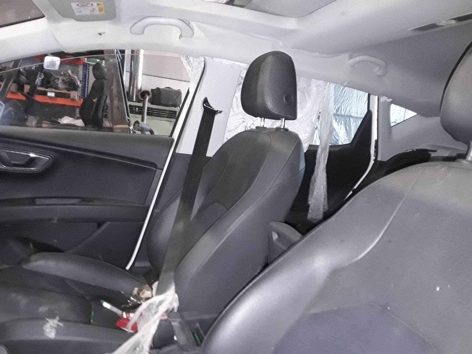 SEAT Leon 3 generation (2012-2020) Priekinių dešinių durų stiklo pakelėjas NOTIENEREFERENCIA 23785466