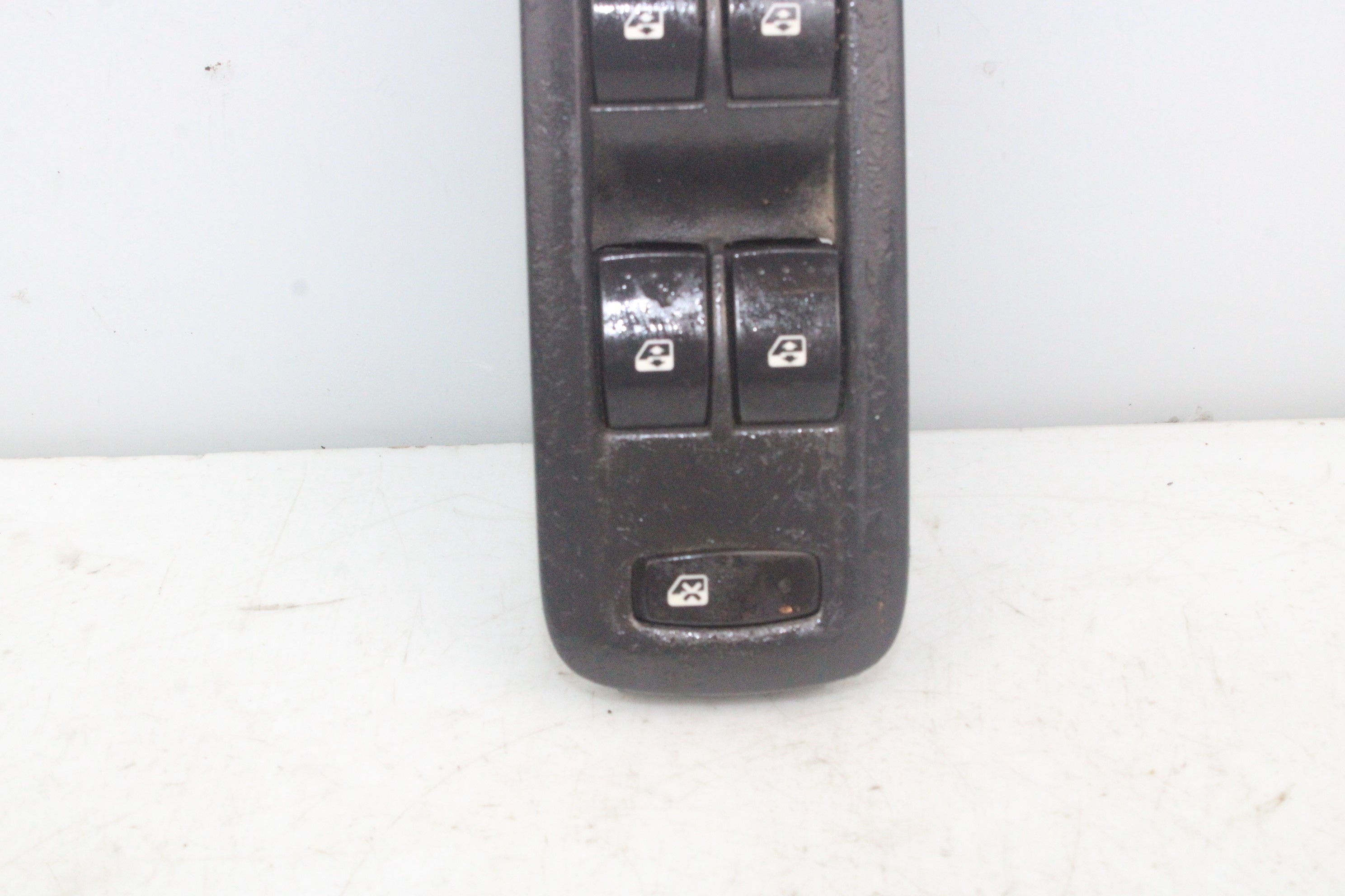 RENAULT Megane 2 generation (2002-2012) Front Left Door Window Switch 156018070 25177771