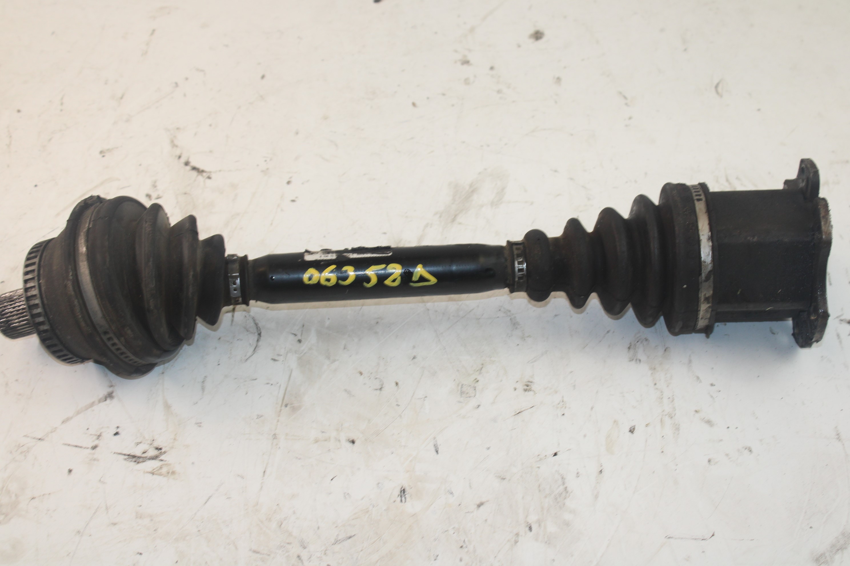 AUDI A6 C5/4B (1997-2004) Front Right Driveshaft 4Z7407272 25188754