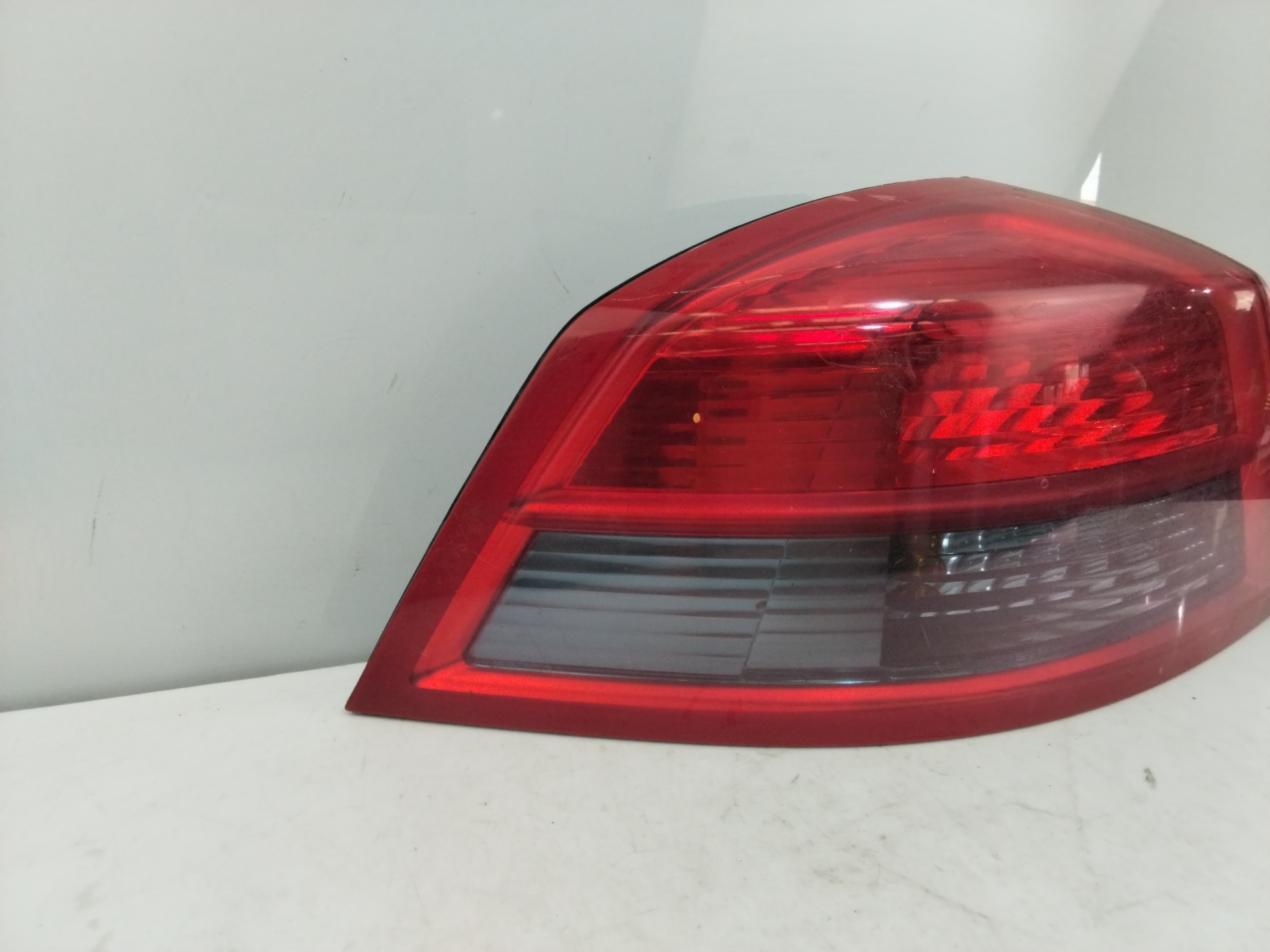 Pisca tras esquerdo G9T702,G9T600,G9T700,G9T606,G9T607 8200014359 de Renault Vel satis (bj0_) 2002-0 - pieza usada