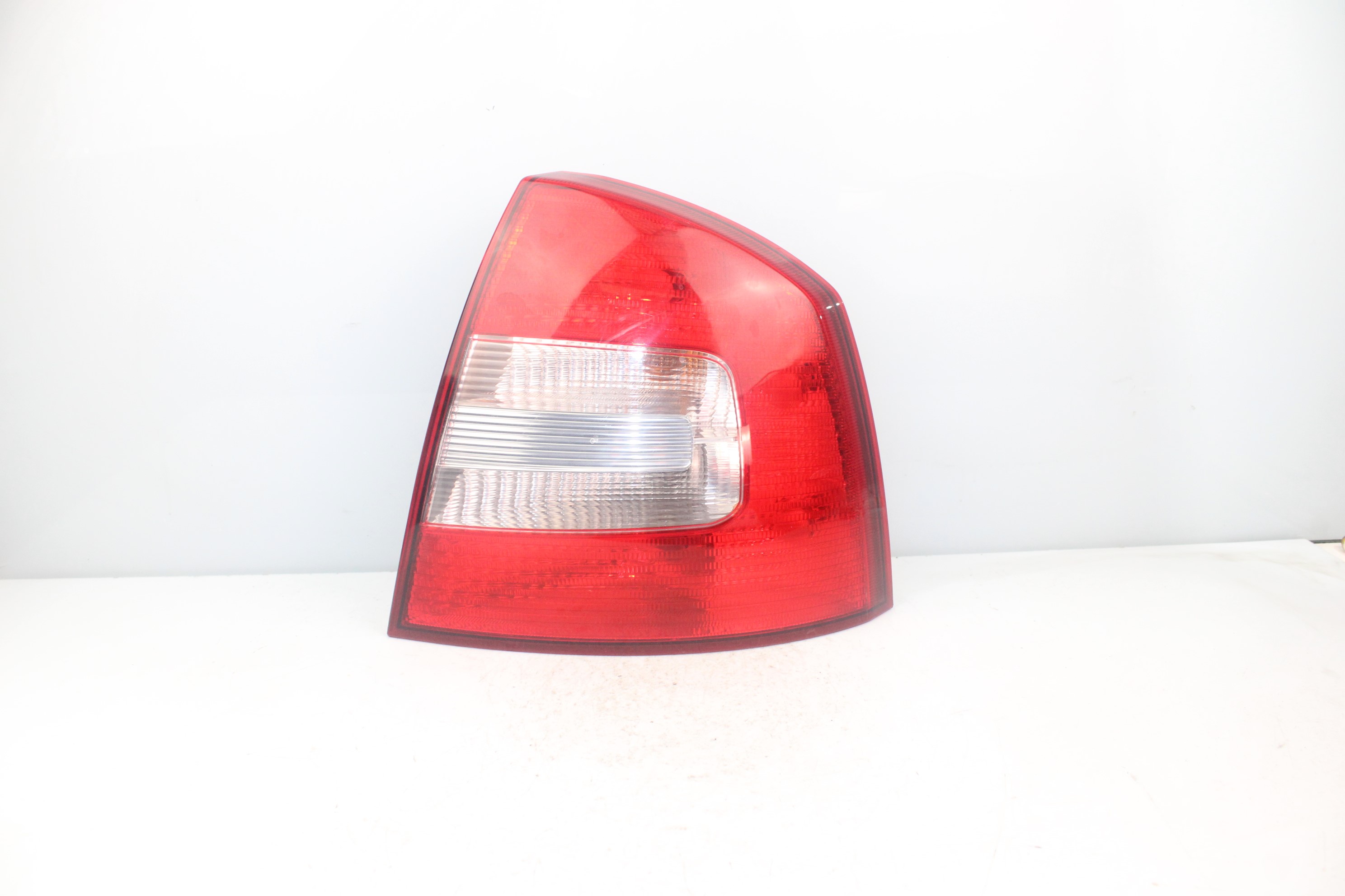 SKODA Octavia 2 generation (2004-2013) Rear Right Taillight Lamp 1Z5945096B 23789672