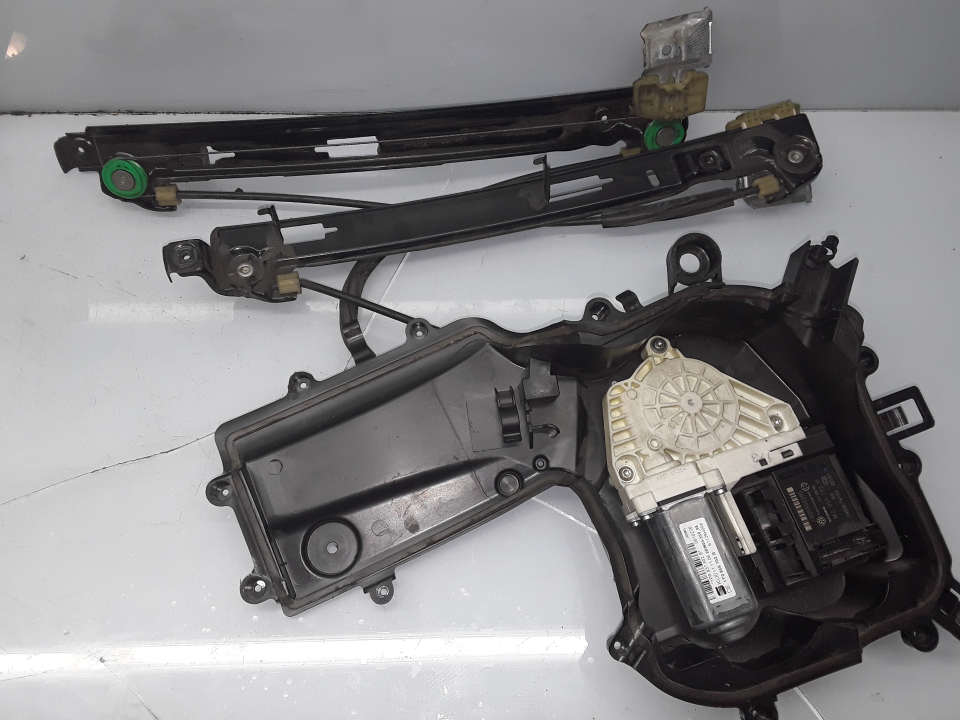 SEAT Leon 2 generation (2005-2012) Front Right Door Window Regulator 1P0837402E 19252554