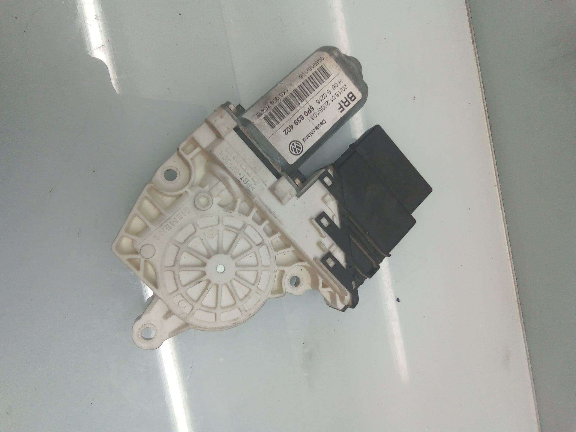 SEAT Altea 1 generation (2004-2013) Rear Right Door Window Control Motor 5P0839402 19230974