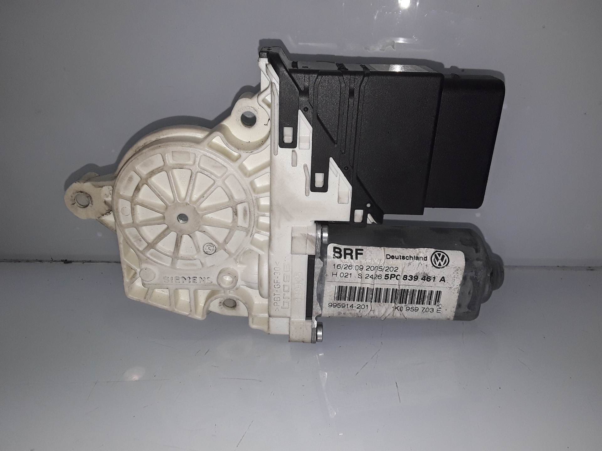 SEAT Toledo 3 generation (2004-2010) Rear Left Door Window Control Motor 5P0839461A 19257827