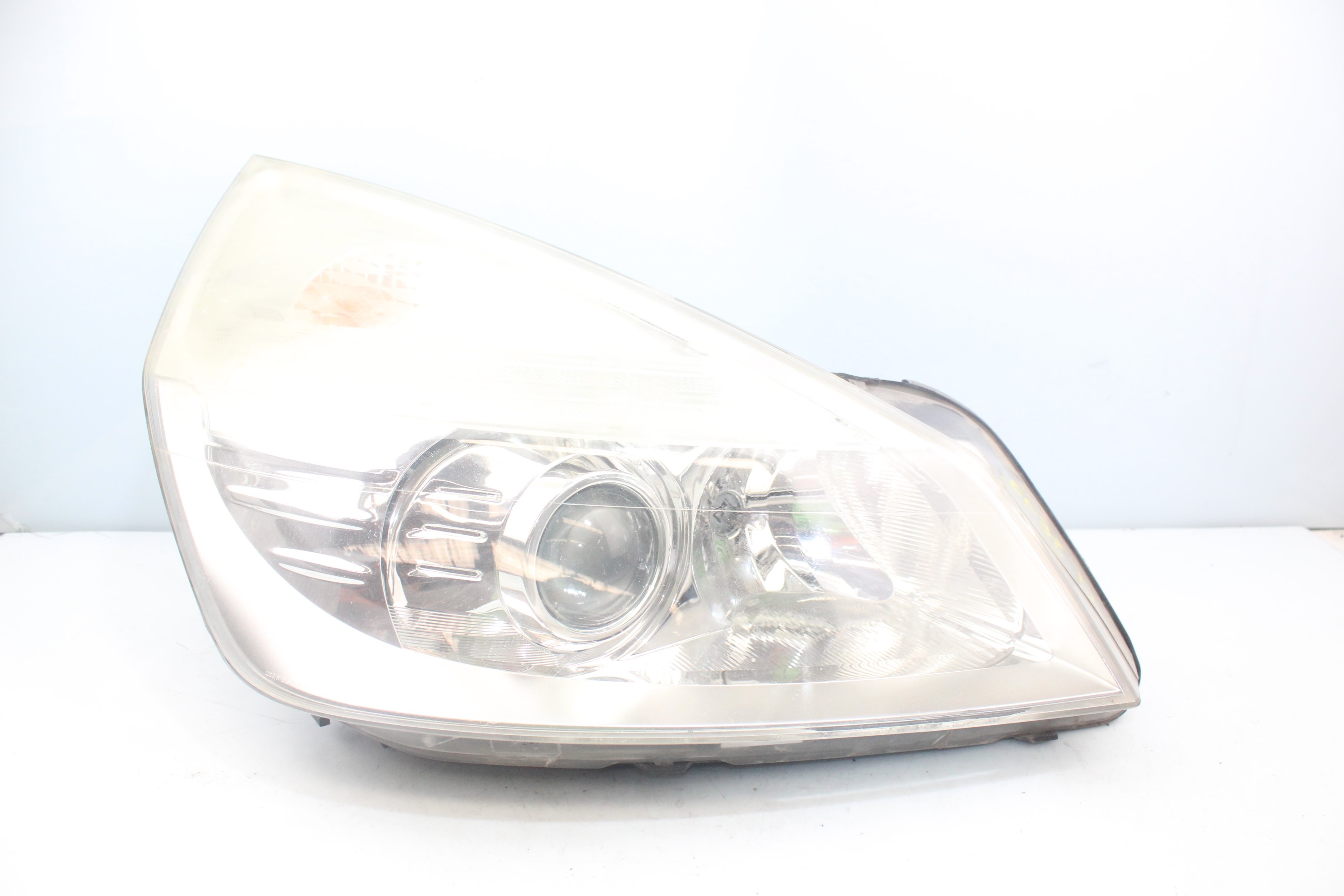 RENAULT Espace 4 generation (2002-2014) Front Right Headlight 8200394707 24065171