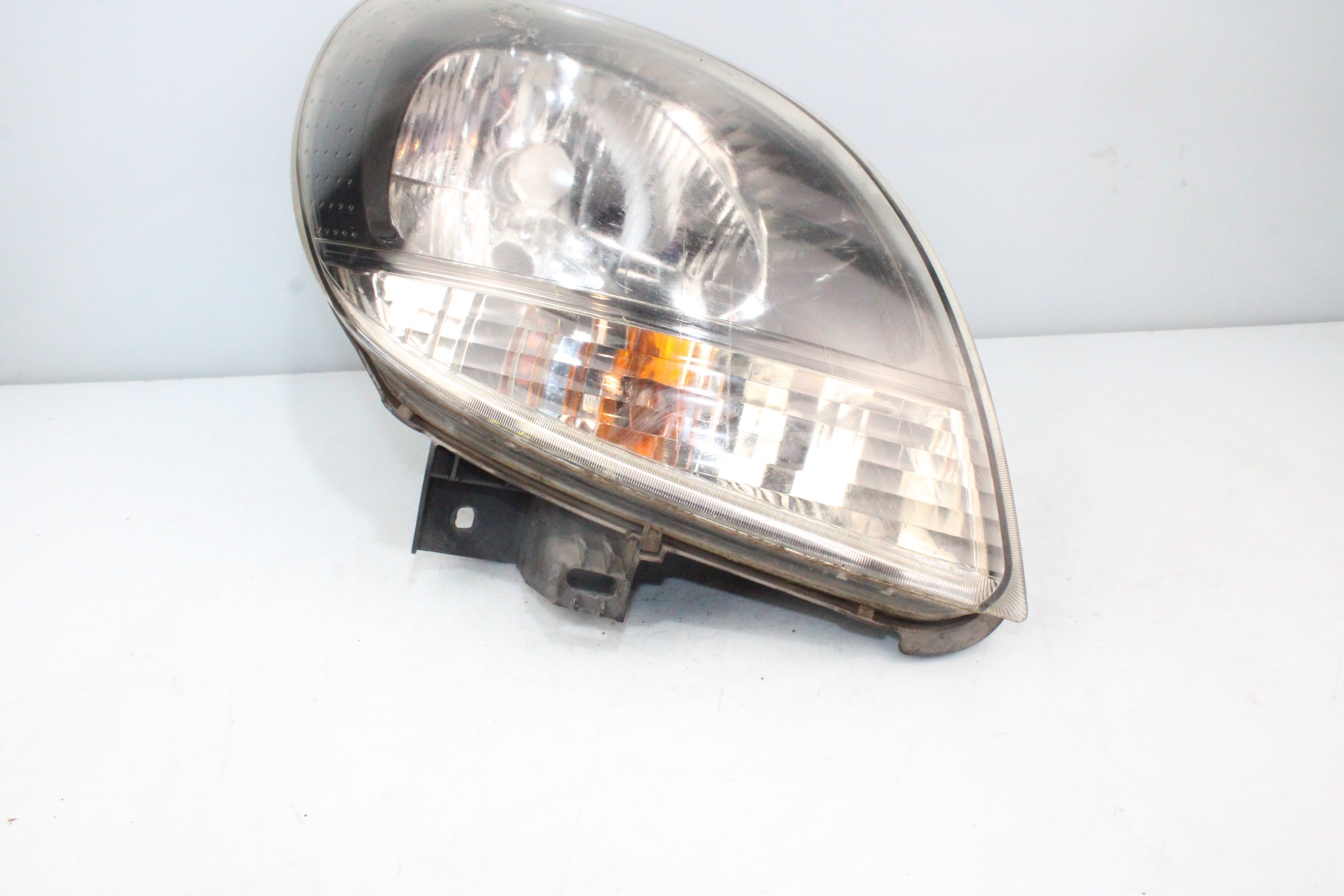 Faro derecho F9Q790,F9Q782,F9Q780 8200444260 de Renault Kangoo (kc0/1_) 2005-0 80 CV - pieza usada