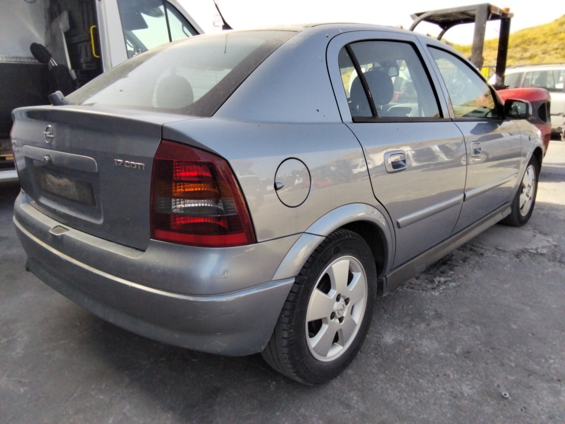 OPEL Astra H (2004-2014) Priekinis dešinys pusašis NOREF 25796441