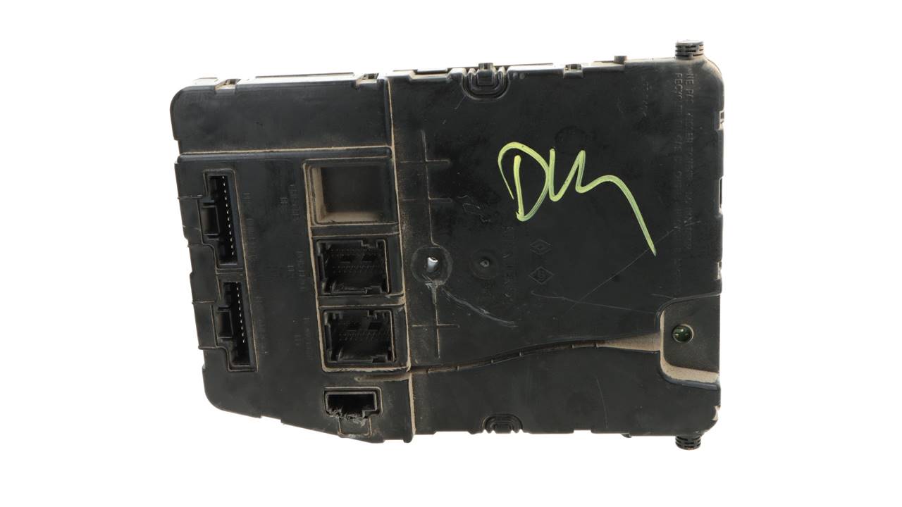 Caja de relés / fusibles 8200724363 de Renault Scenic ii 2007-2009